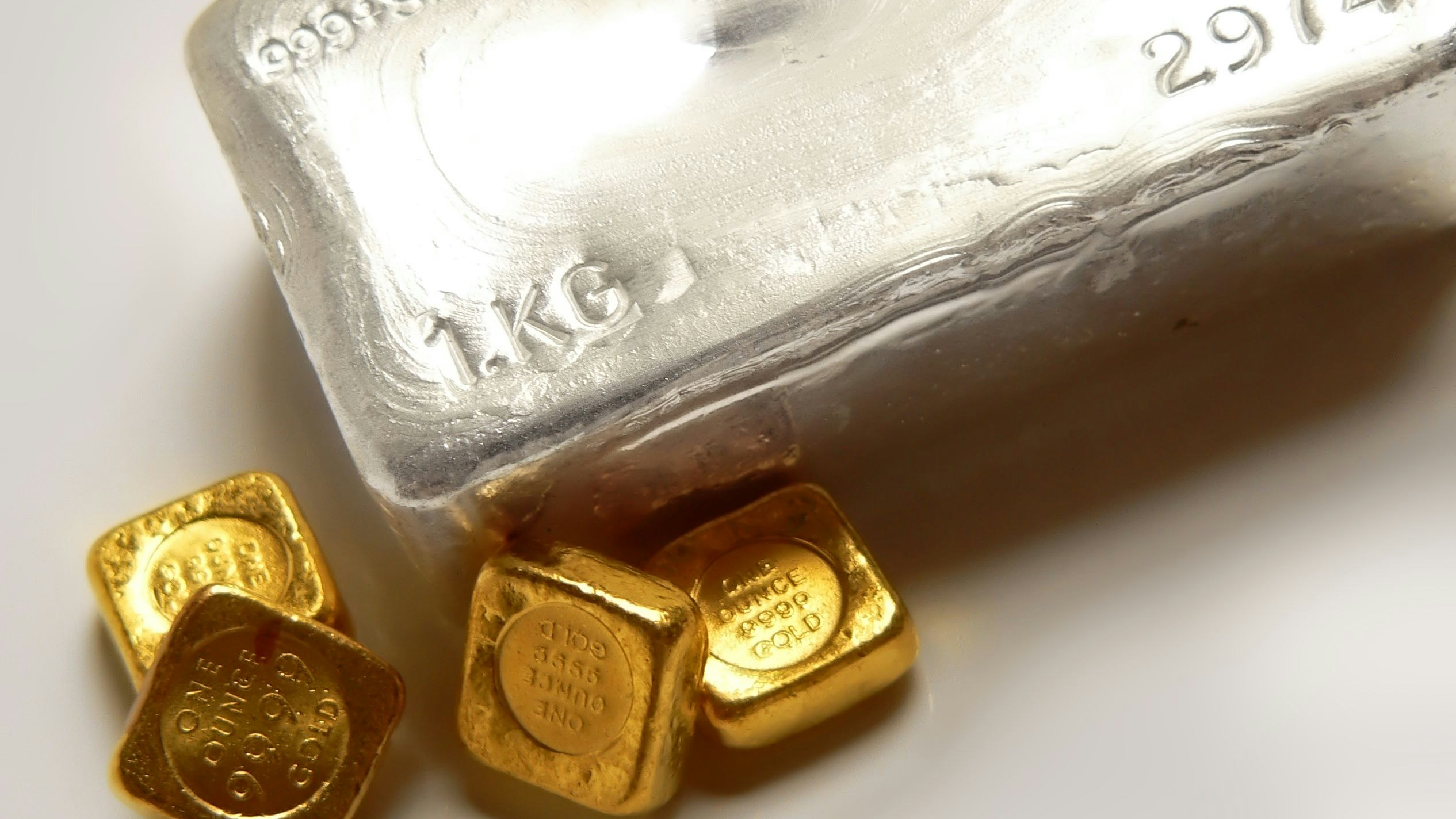 Heute.at - Gold und Silber erholen sich nach massivem Preissturz