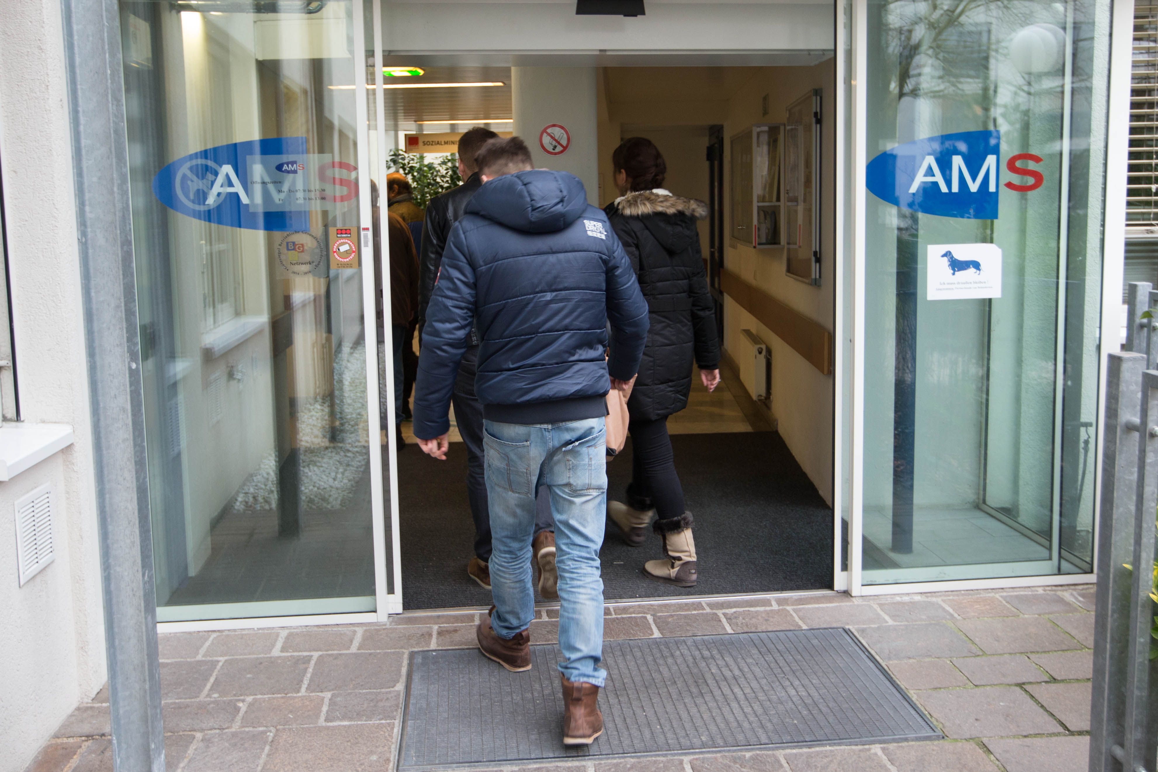 Heute.at - Über 63.000 betroffen! Arbeitslosigkeit am Bau steigt