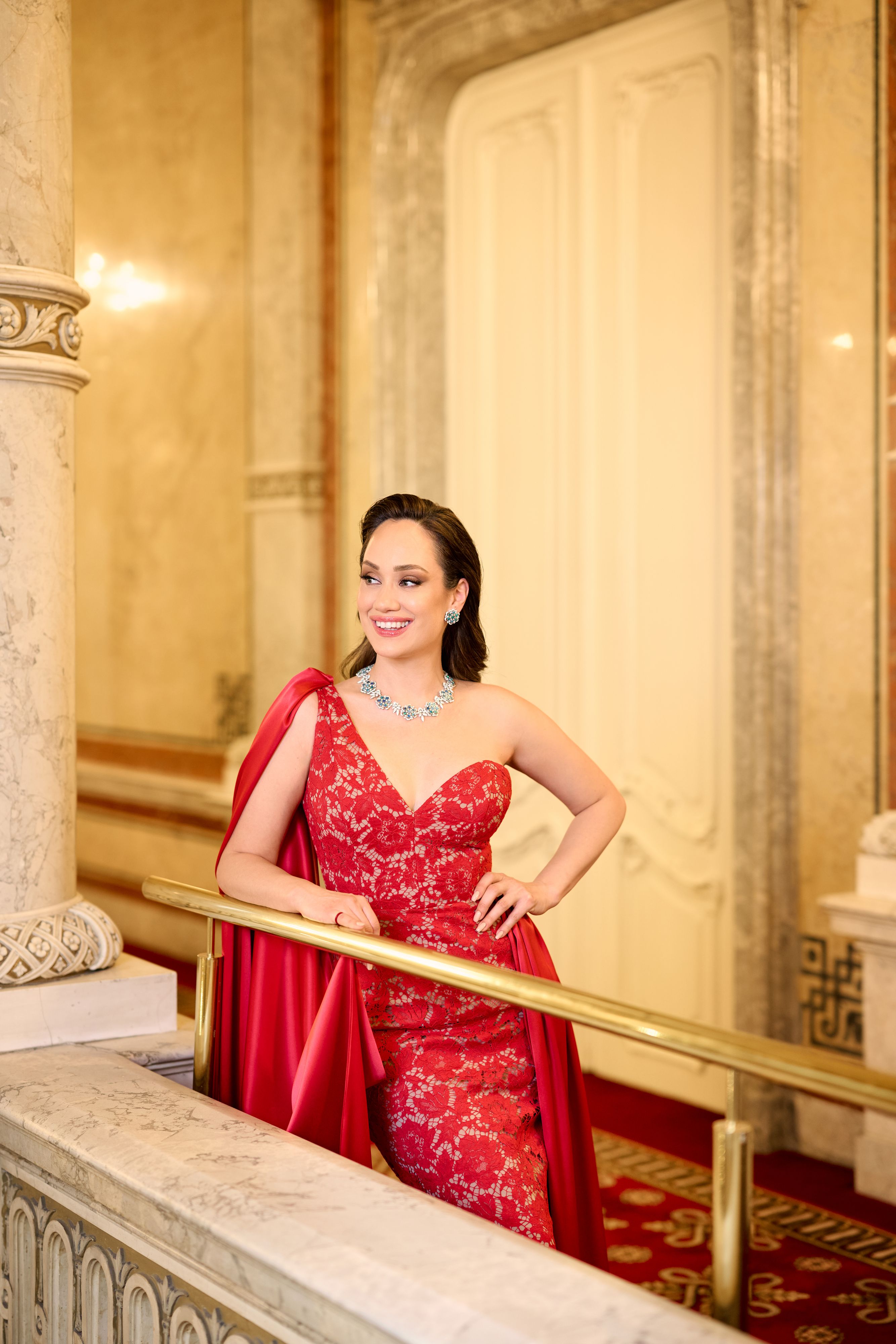 Heute.at - Moderatorin Sasa Schwarzjirg zieht alle Blicke auf sich