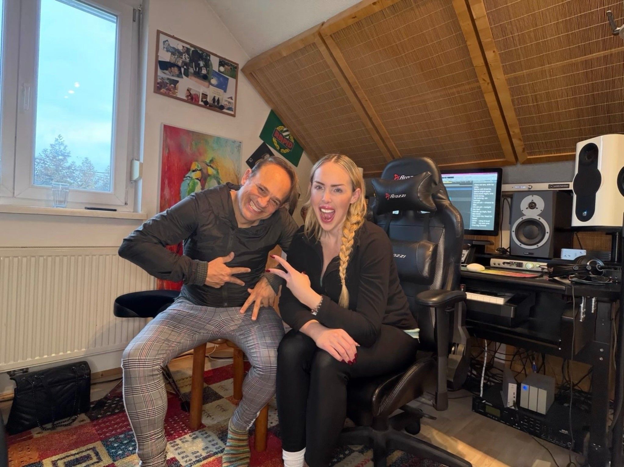 Heute.at - Lugner-Ex und Aberer singen sich zum Fußball-Traum