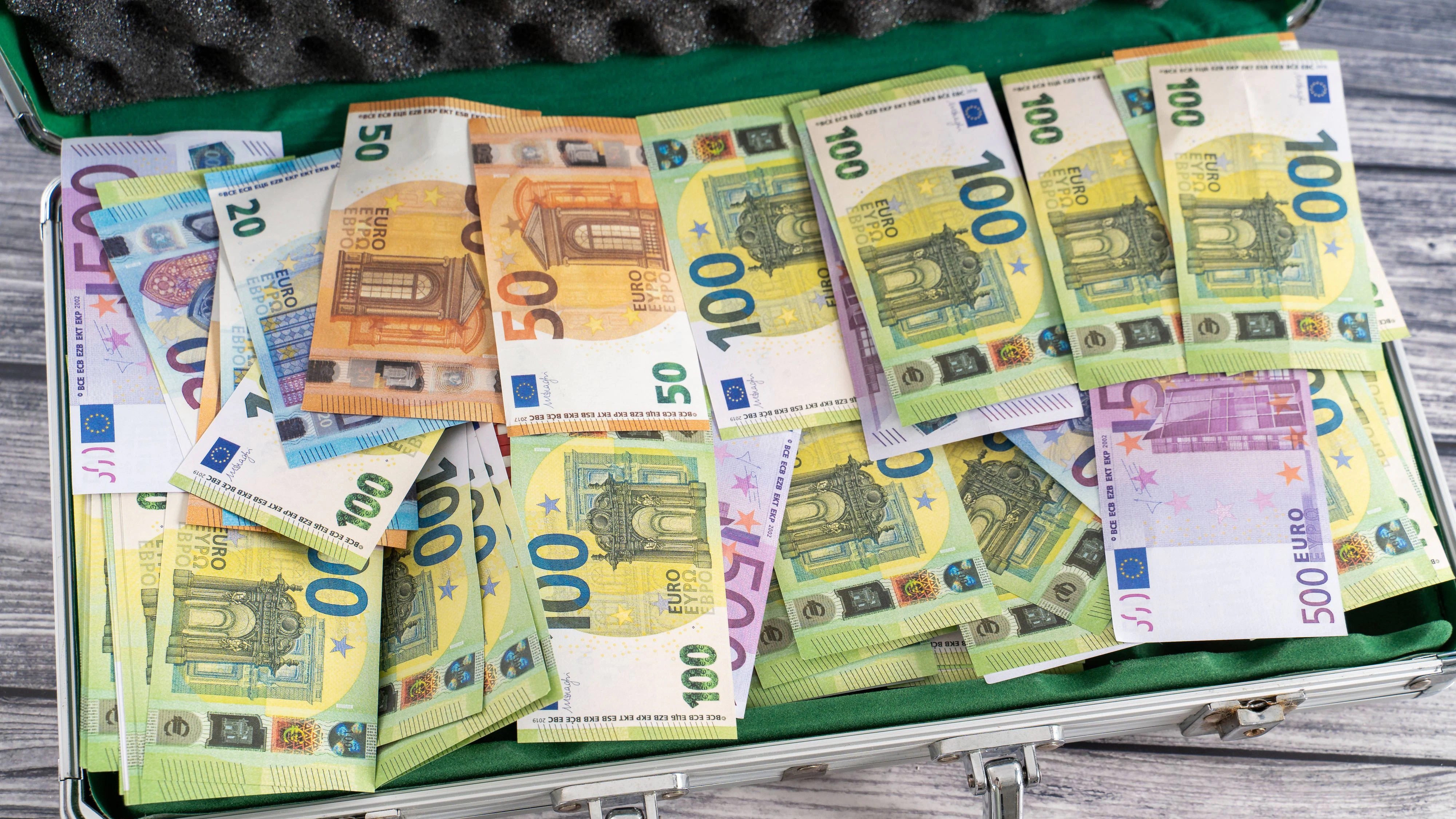 Heute.at - Wir brauchen das nicht – Familie verschenkt Millionen