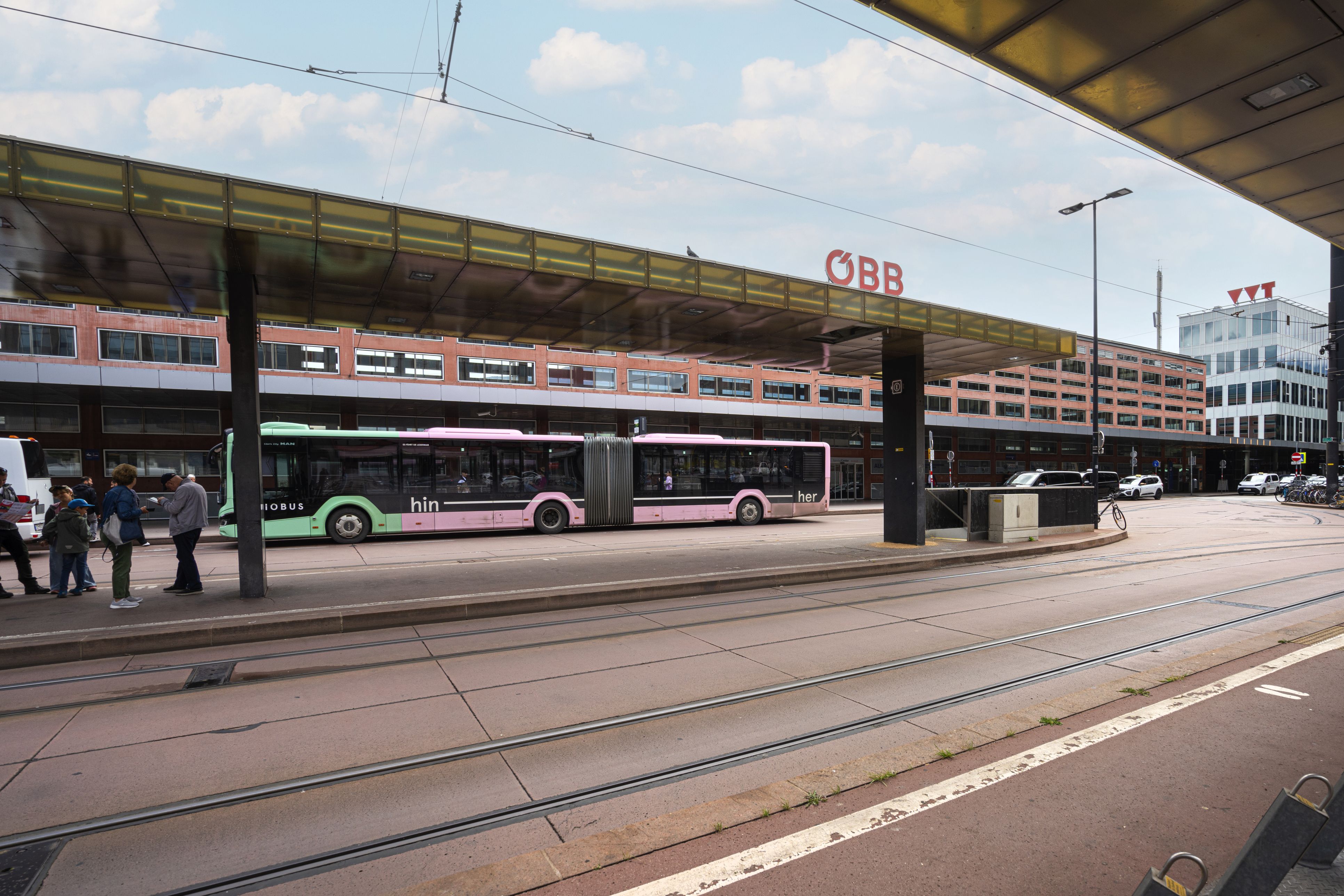 Heute.at - Teenie-Gang beraubt Burschen (16), droht mit Messer