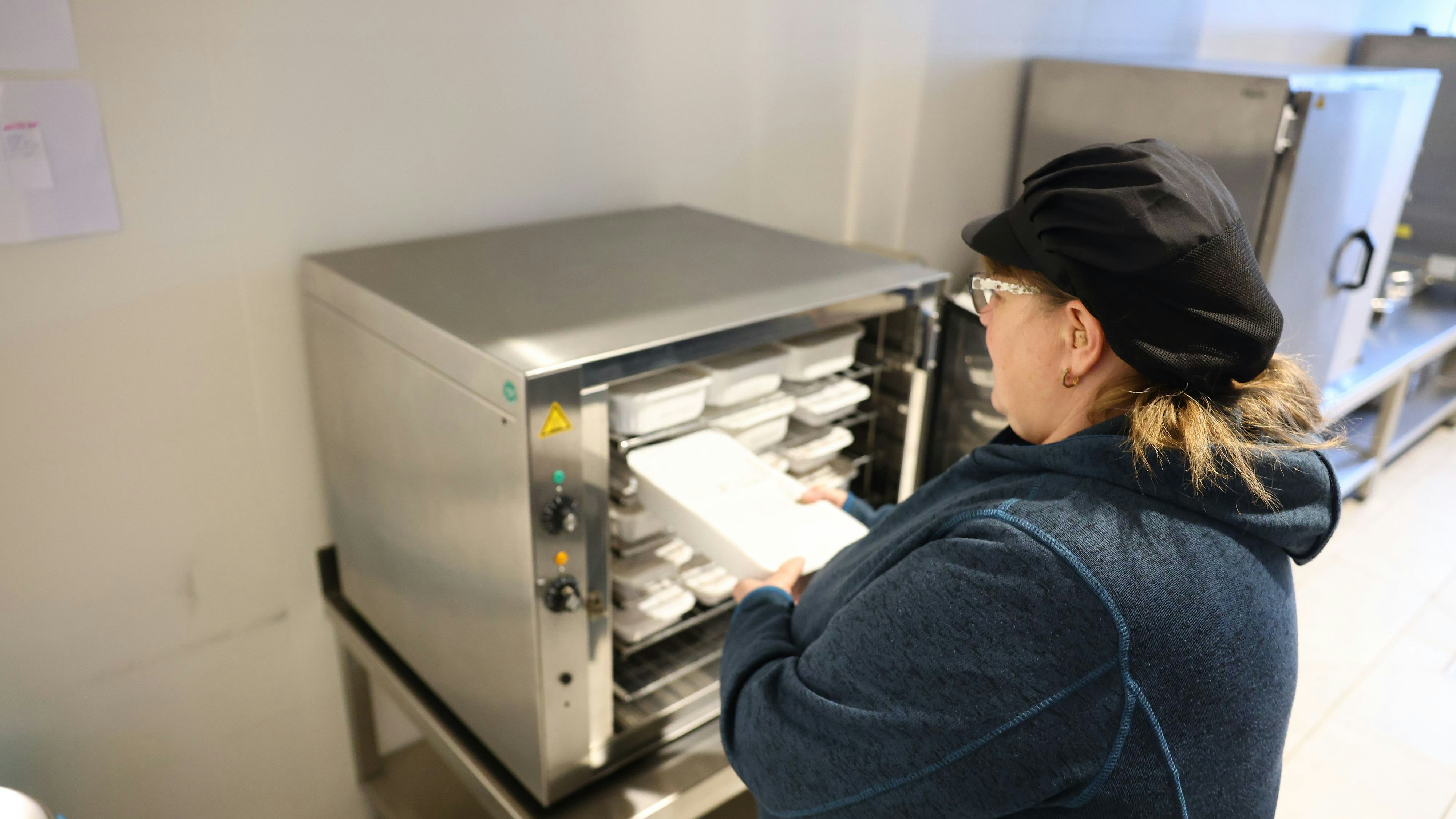 Von Montag bis Freitag sorgt Sabine dafür, dass die Kinder am Campus gut versorgt sind.