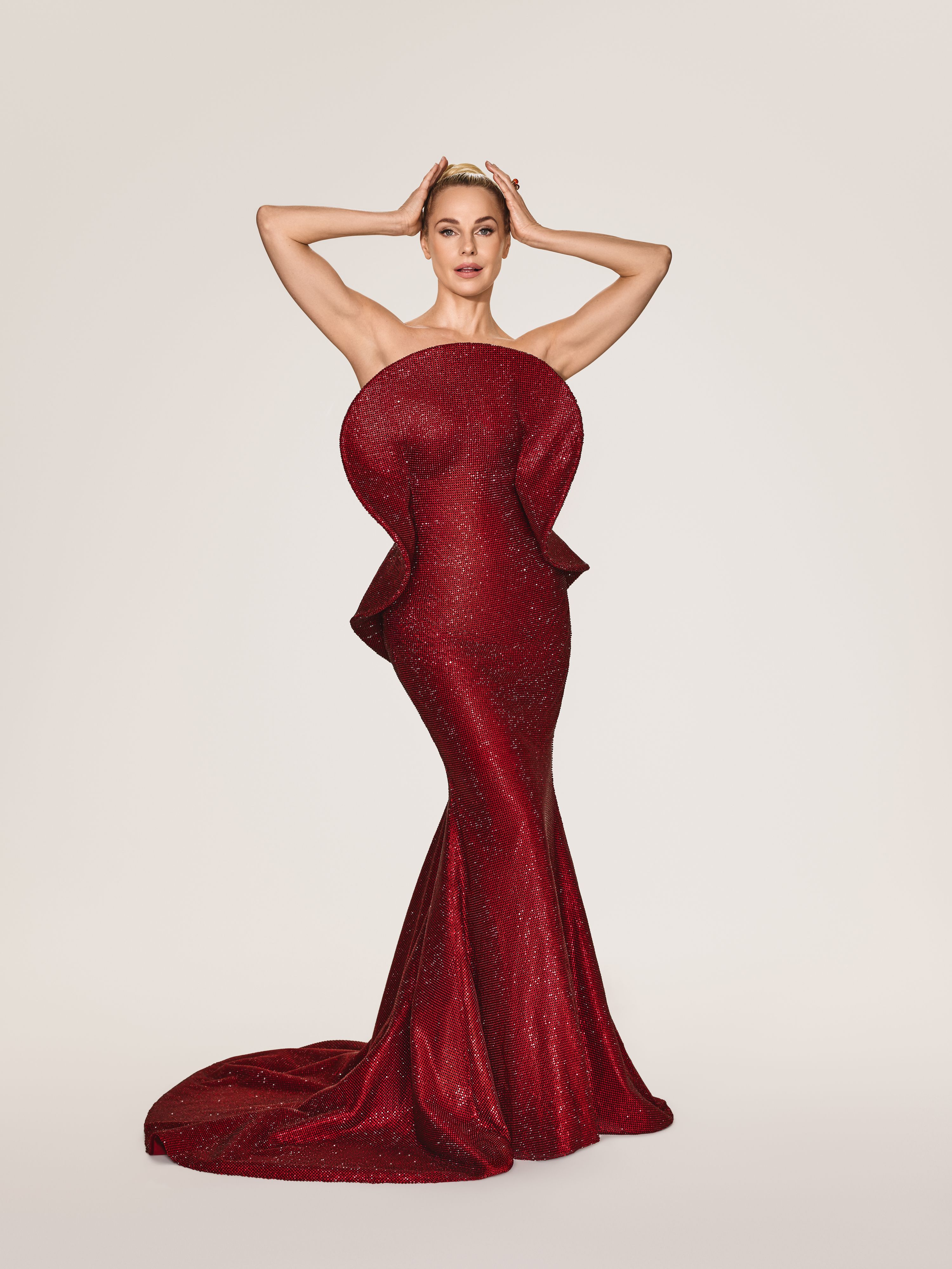 Heute.at - Silvia Schneider: Über 100 Arbeitsstunden für Traumrobe