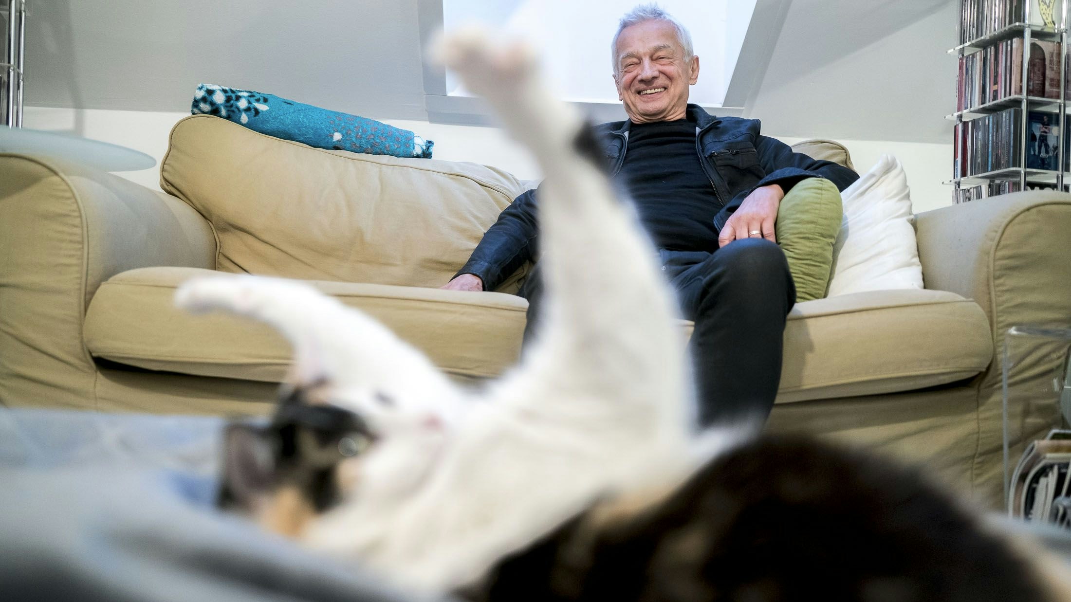 Boris Bukowski ist ein Katzen-Mensch. Die kleine Nscho-tschi ist seit knapp einem Jahr Teil der Familie.