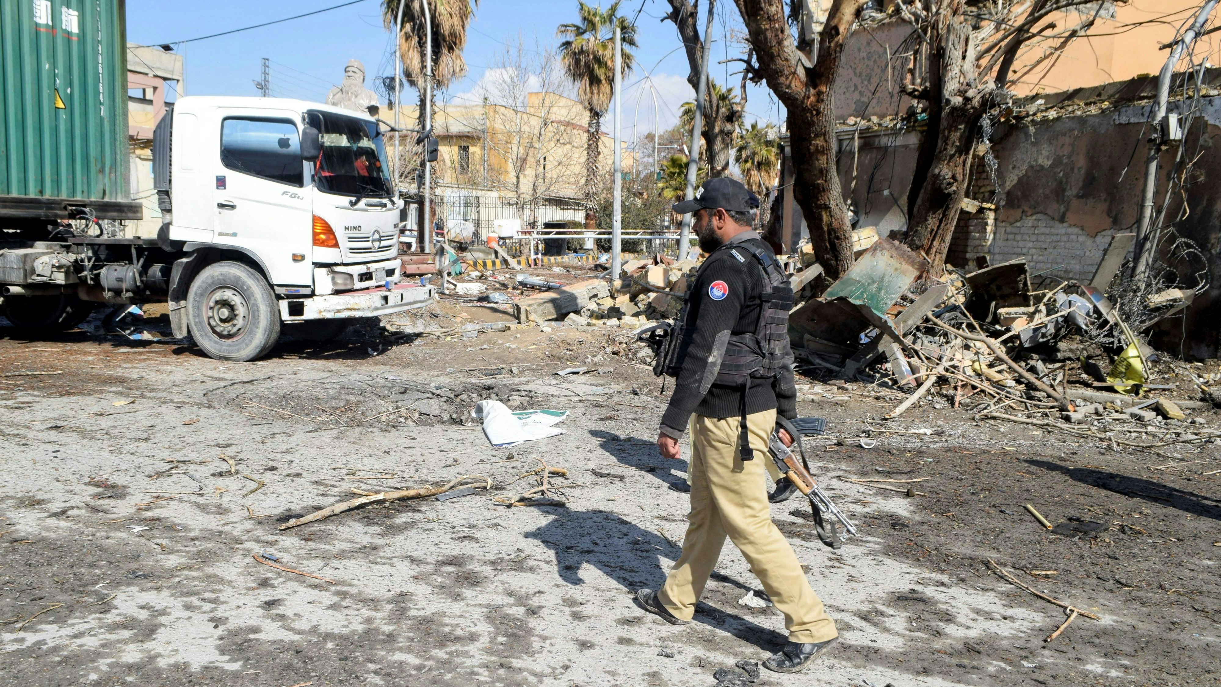 Heute.at - Angriffe in Pakistan fordern über 250 Todesopfer