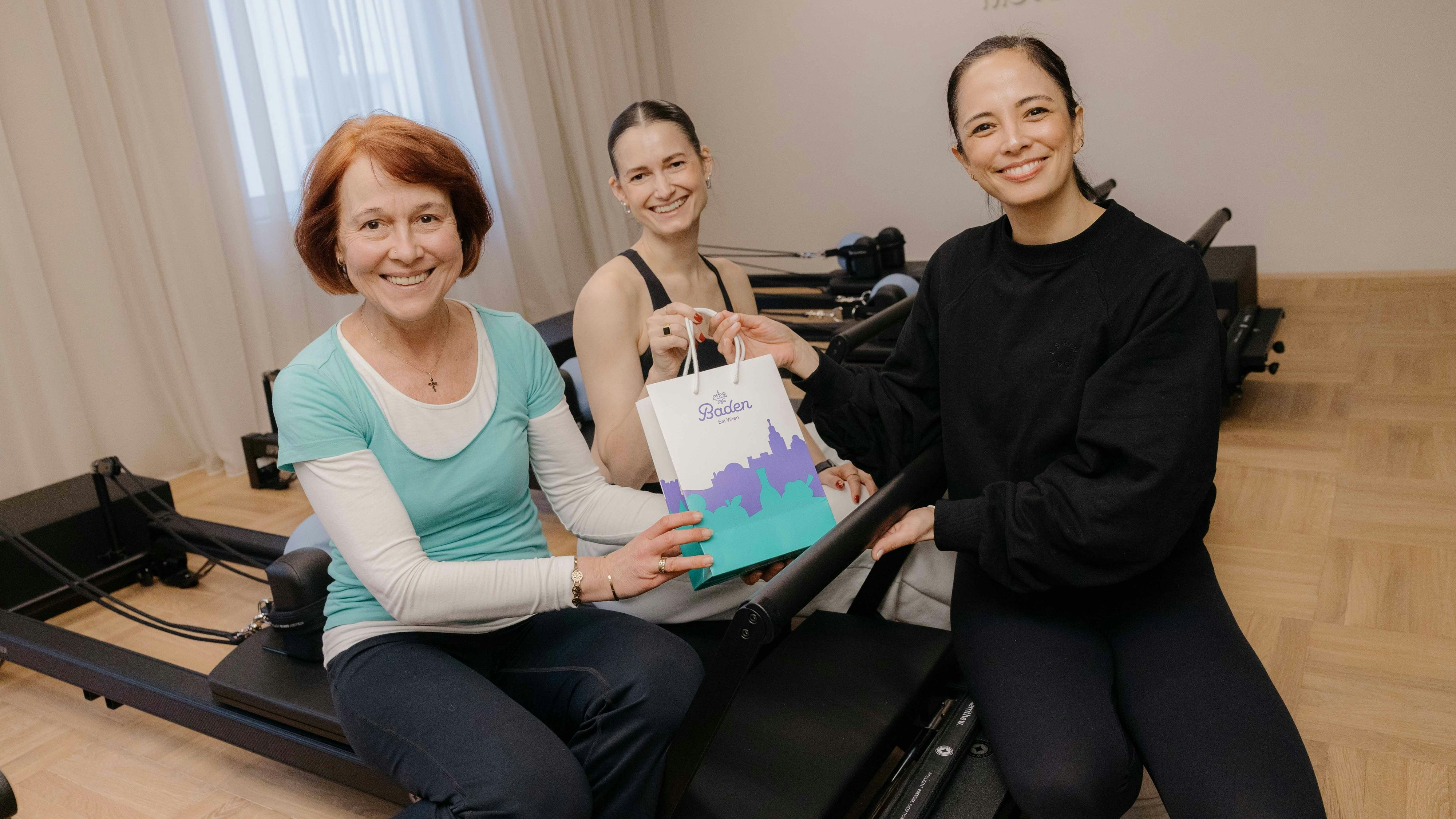 v.l.n.r.: StRin Angela Stöckl-Wolkerstorfer neben Marion Fussi und Verena Weber