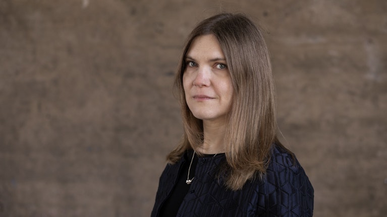 Mit ihrem ersten Gesellschaftsroman gelang der Schwedin Sara Bergmark Elfgren ein Überraschungserfolg. Nun ist ihr Buch auf Deutsch erschienen. 