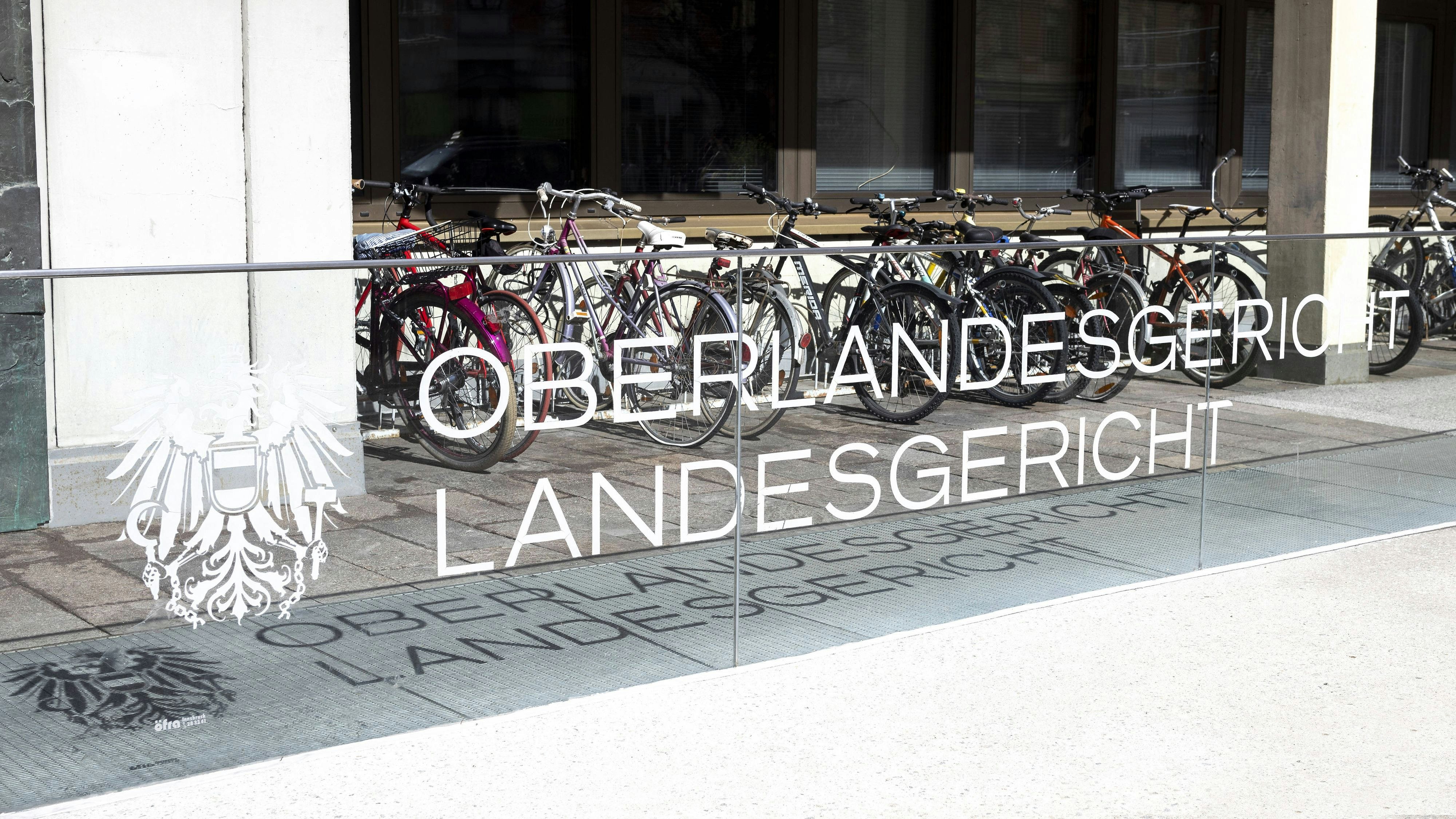 Oberlandesgericht und Landesgericht in Innsbruck, Tirol, Österreich *** Higher Regional Court and Regional Court in Innsbruck, Tyrol, Austria 1065533847