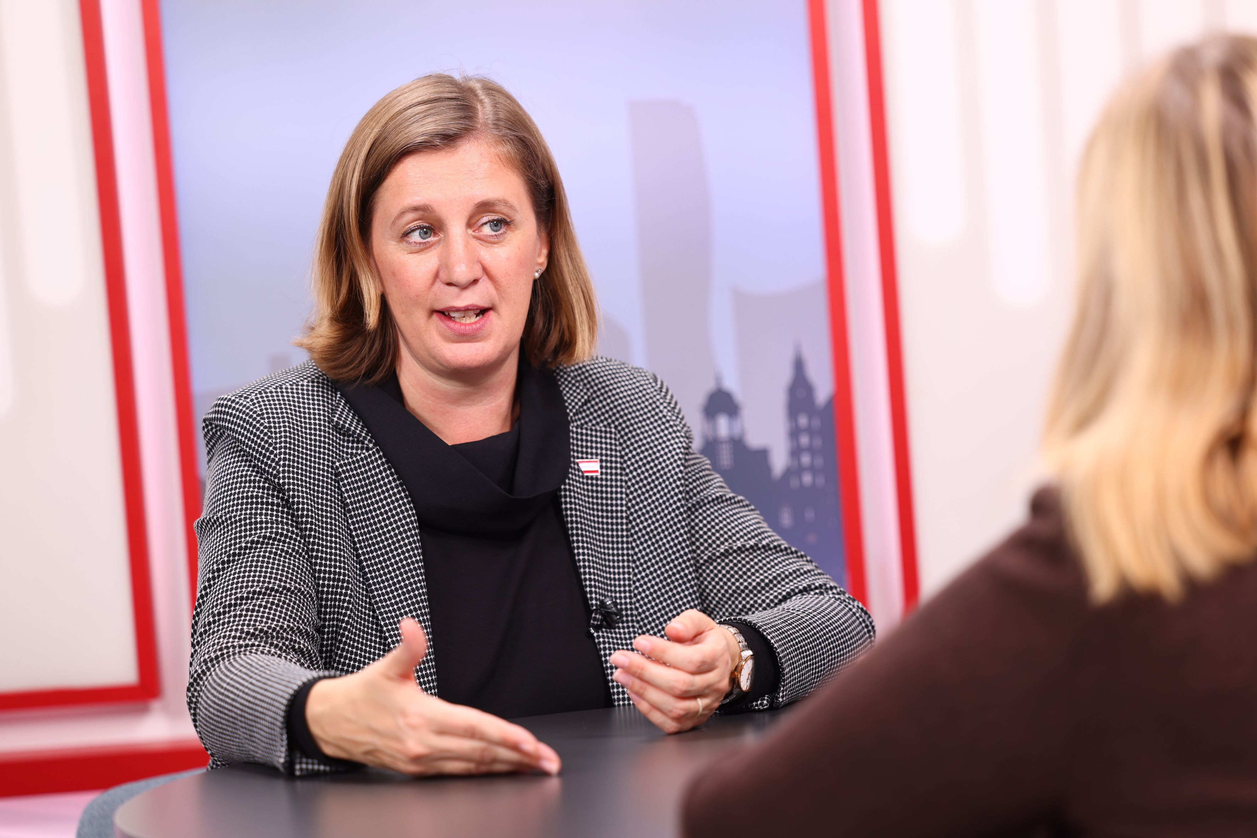 Finanzstaatssekretärin Barbara Eibinger-Miedl erteilt SPÖ-Steuervorstoß klare Absage seitens der ÖVP.