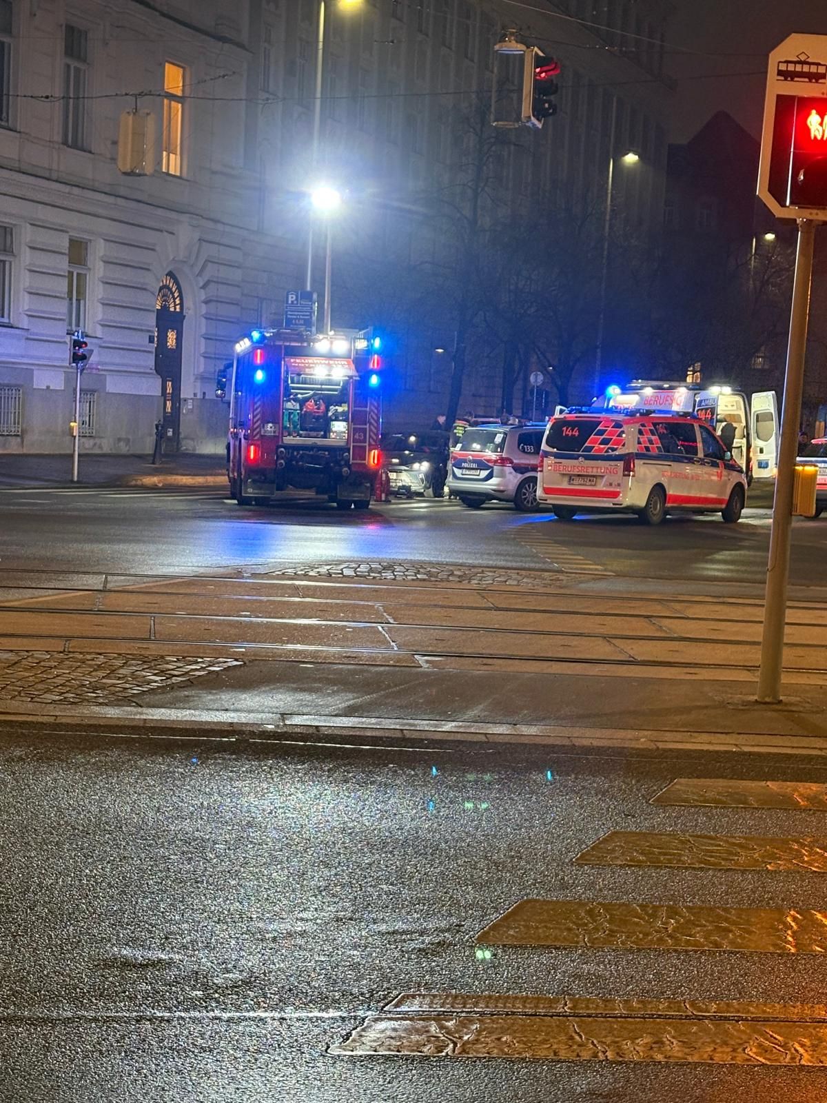 Einsatz am frühen Mittwoch beim Schwarzenbergplatz in Wien.