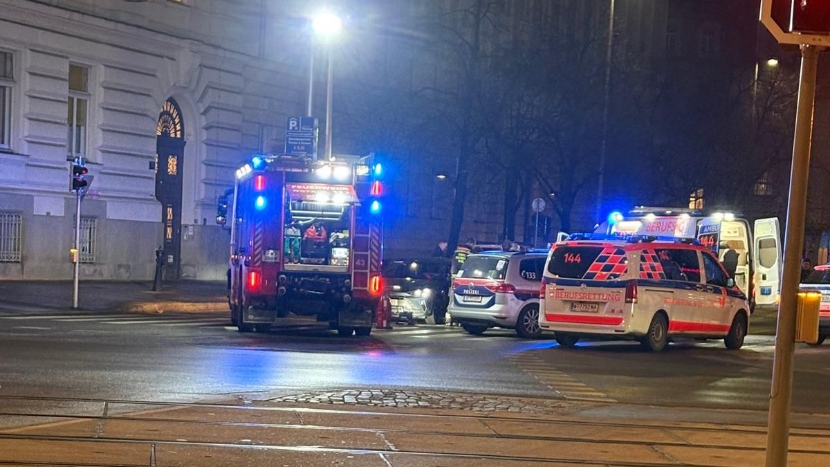 Heute.at - Notfall in Auto! Junior-Polizist wird zum Helden
