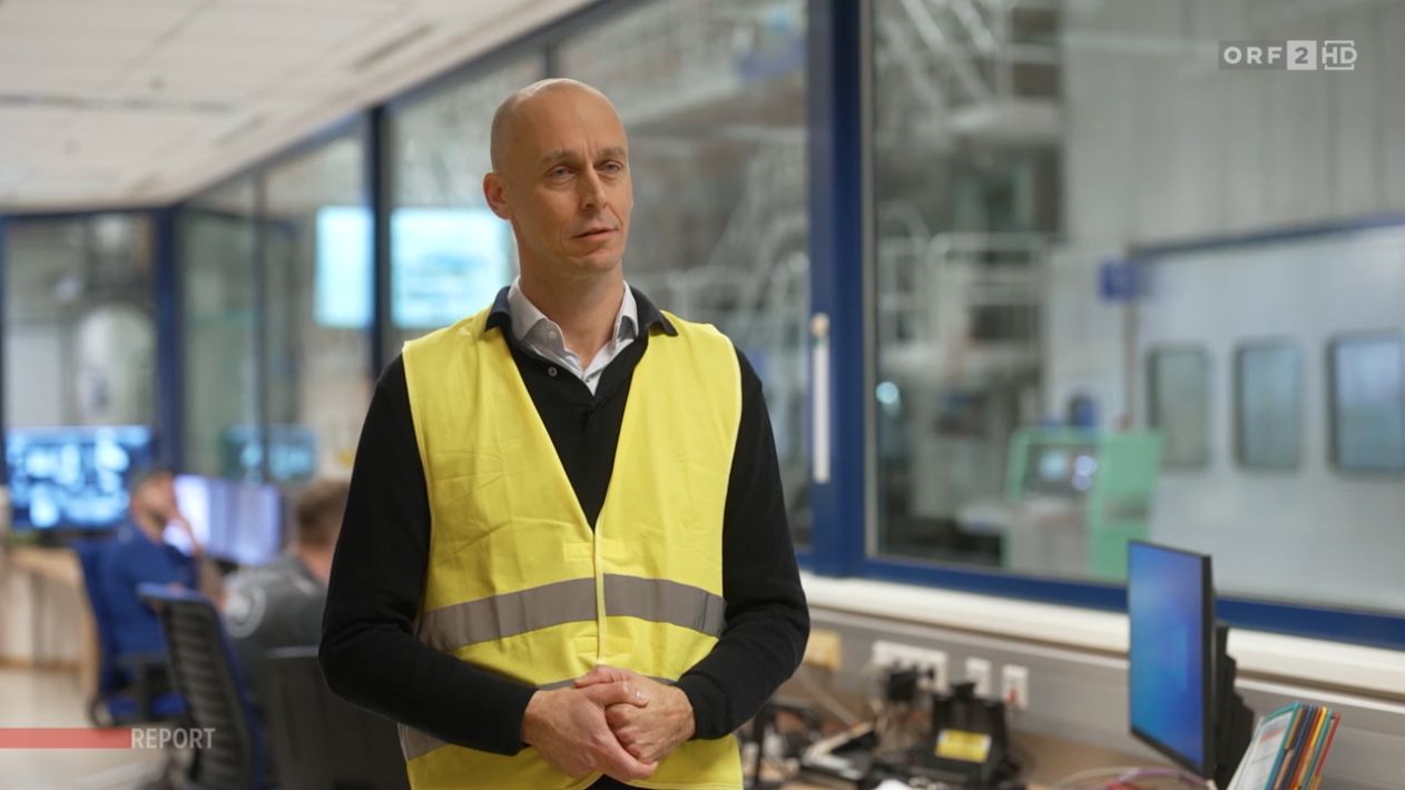 Heinzel-CEO Sebastian Heinzel lässt den Strompreis im Viertelstunden-Takt beobachten. Schießt er zu weit nach oben, erfolgt der Produktionsstopp.