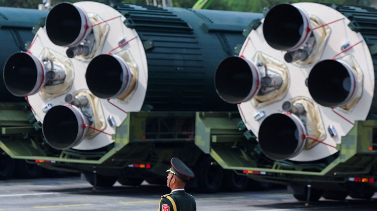 Am 5. Februar läuft der letzte Atomwaffen-Vertrag aus, nun droht ein neues Wettrüsten. Nuklearwaffen werden immer mobiler, schneller, sie erkennen Angriffe und schlagen zurück, ehe die Granaten des Feindes eintreffen. Wie groß ist die Gefahr?