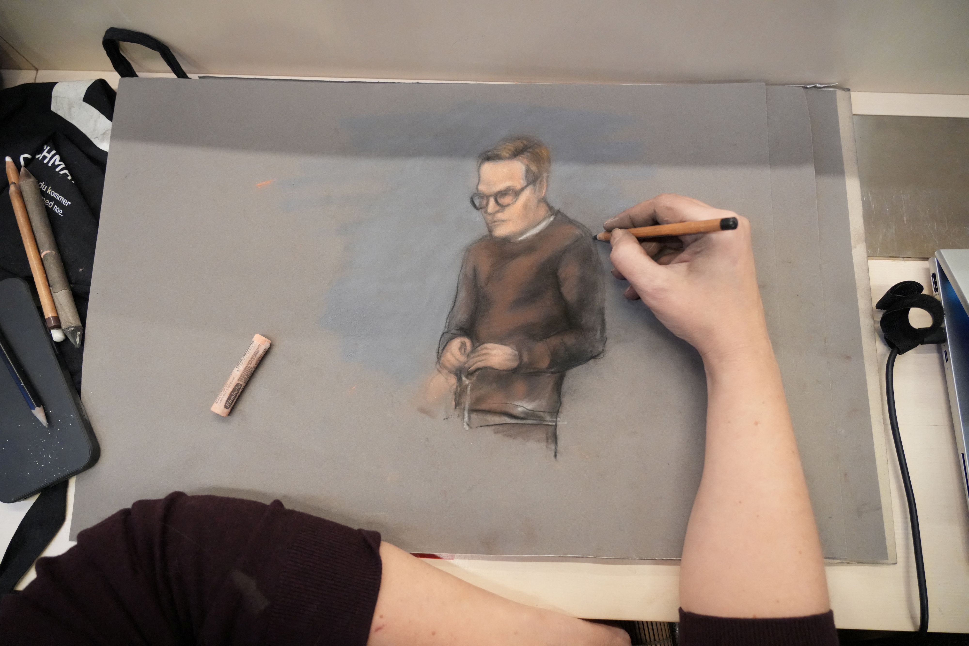 So entstehen die Zeichnungen aus dem Gerichtssaal