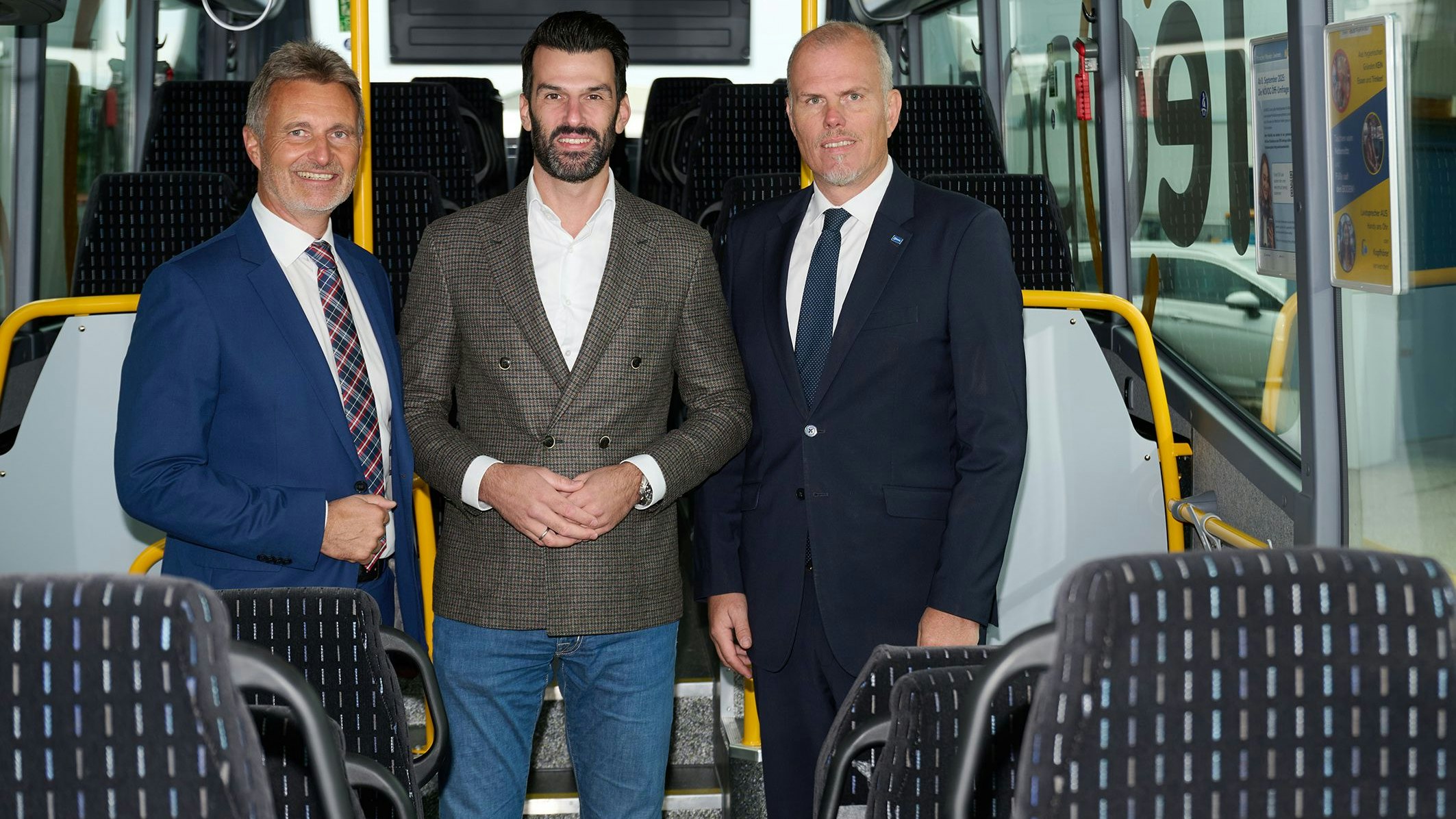 LH-Stellvertreter Verkehrslandesrat Udo Landbauer mit den Geschäftsführern der NÖVOG, (v.l.) Wolfgang Schroll und Michael Hasenöhrl.