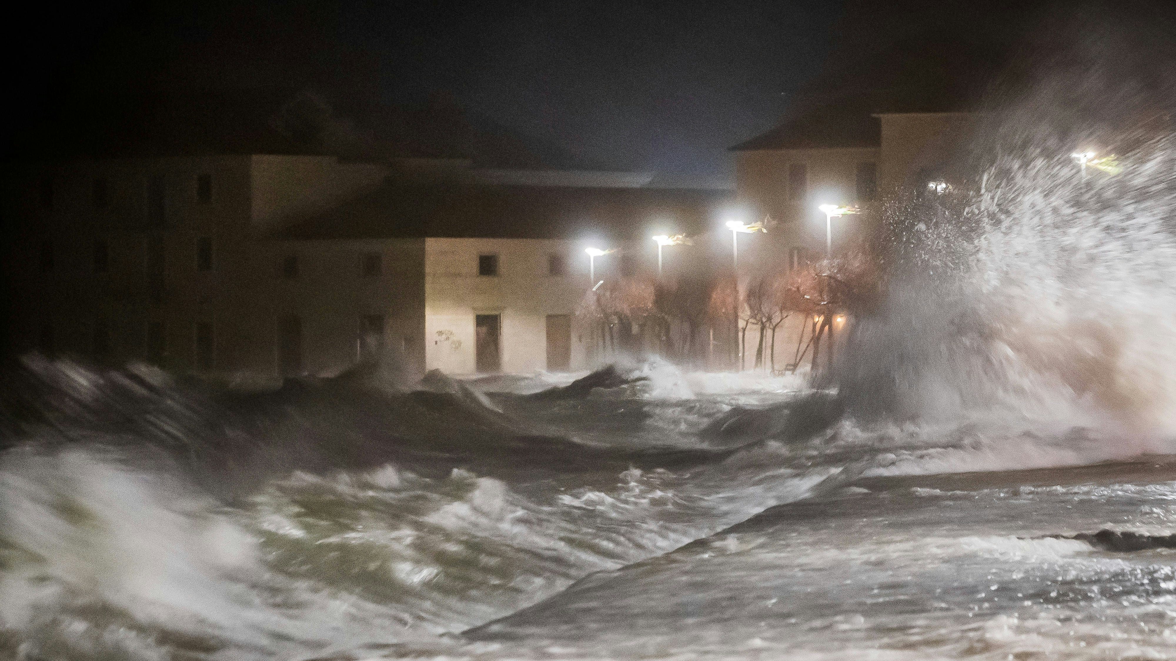 Heute.at - Noch nie erlebt: Flut in beliebten Adria-Urlaubsorten
