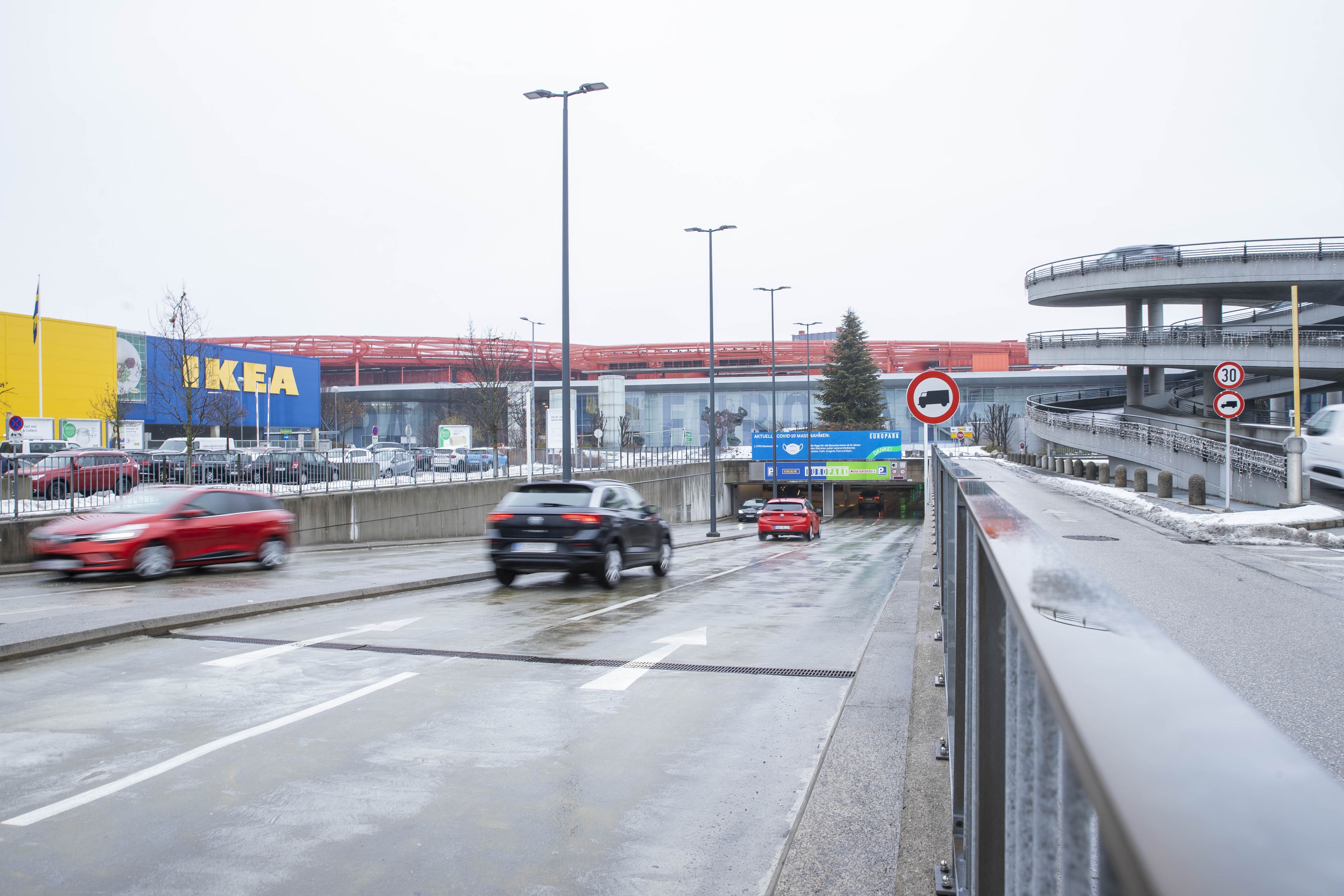 Heute.at - Arbeiter stirbt beim Abbau von Werbe-Gondel