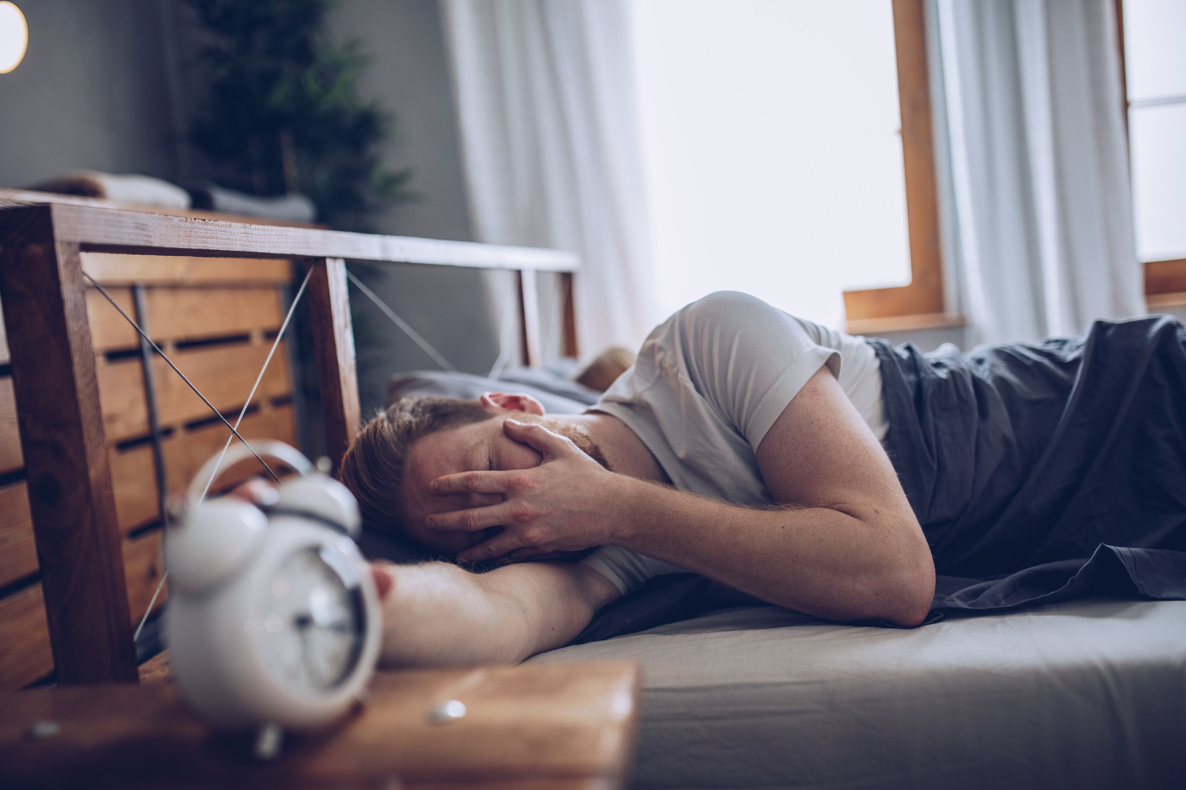 Wer ständig zu wenig schläft, riskiert Einbußen beim Arbeitsgedächtnis, beim Reden, bei der Emotionskontrolle oder bei Entscheidungen.