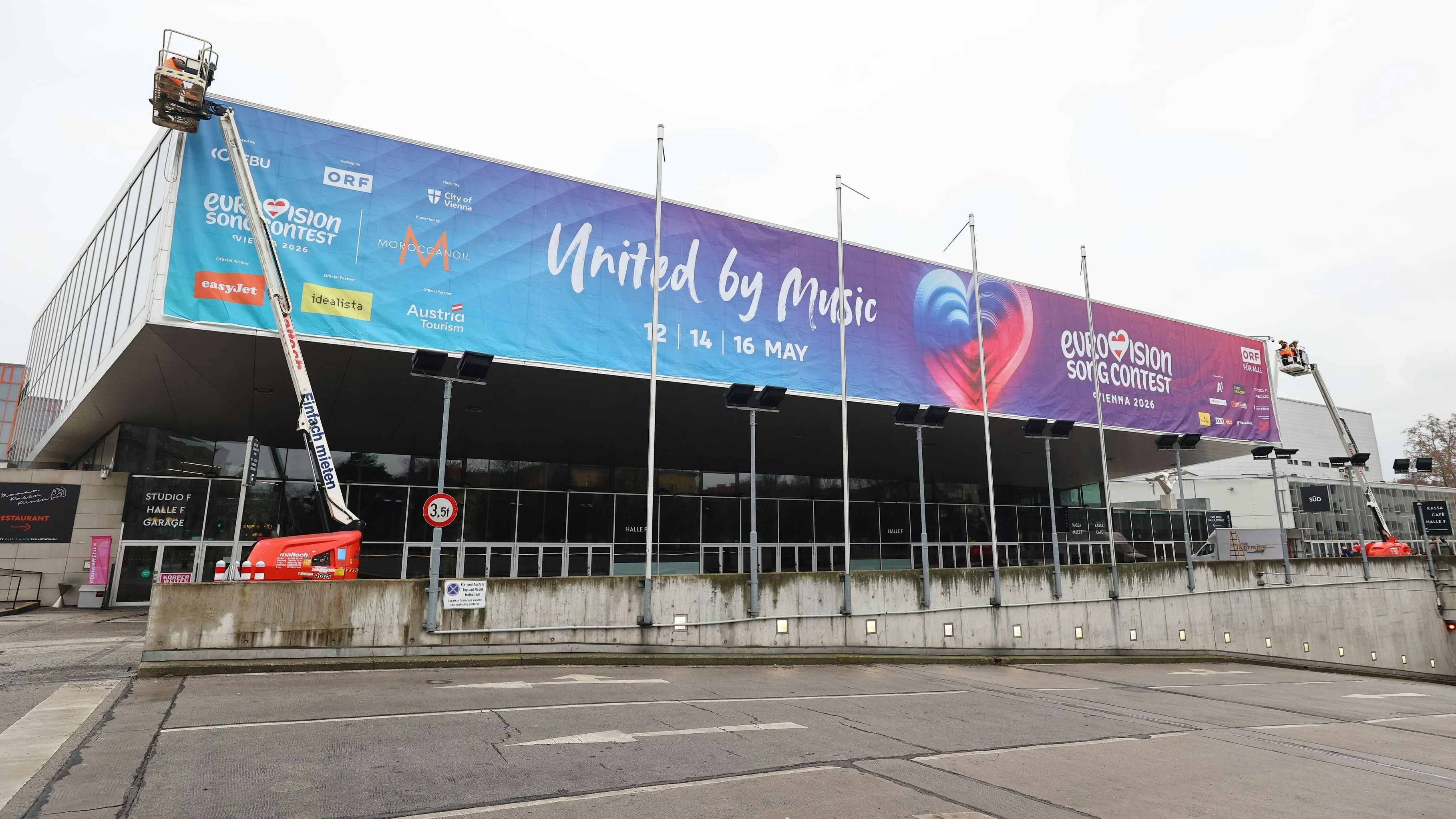 Heute.at - Neuer Anstrich – Stadthalle glänzt im Song-Contest-Look