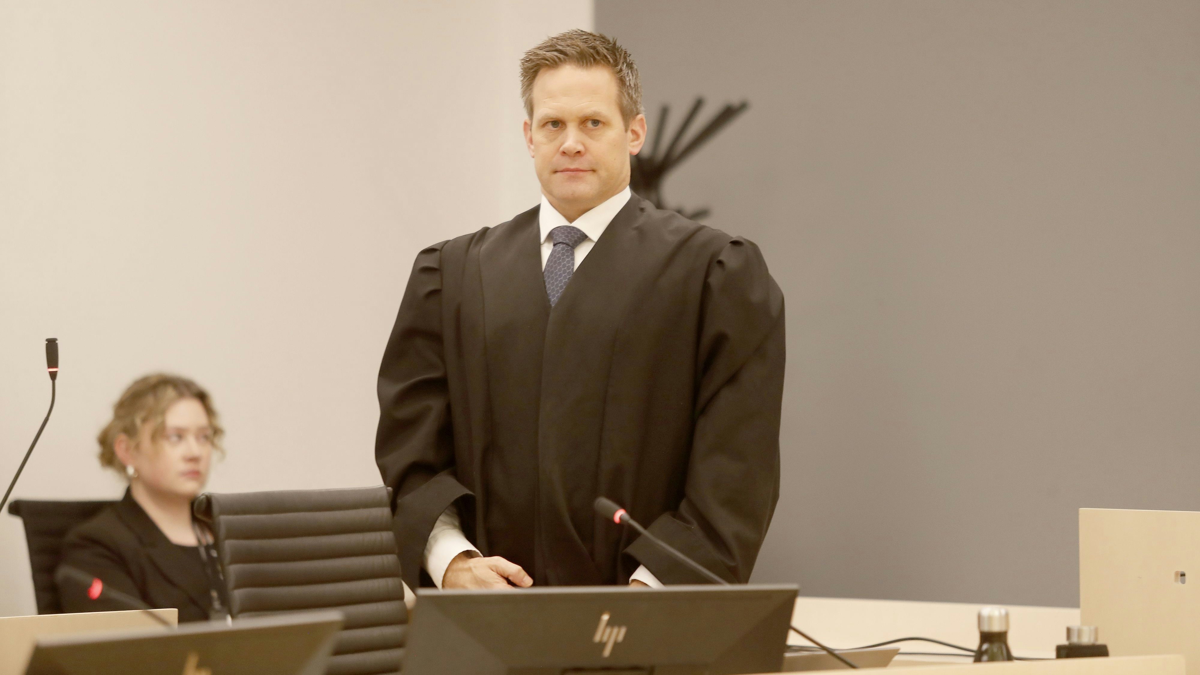 Nahm den Angeklagten auch am Donnerstag ins Verhör: Staatsanwalt Sturla Henriksbø