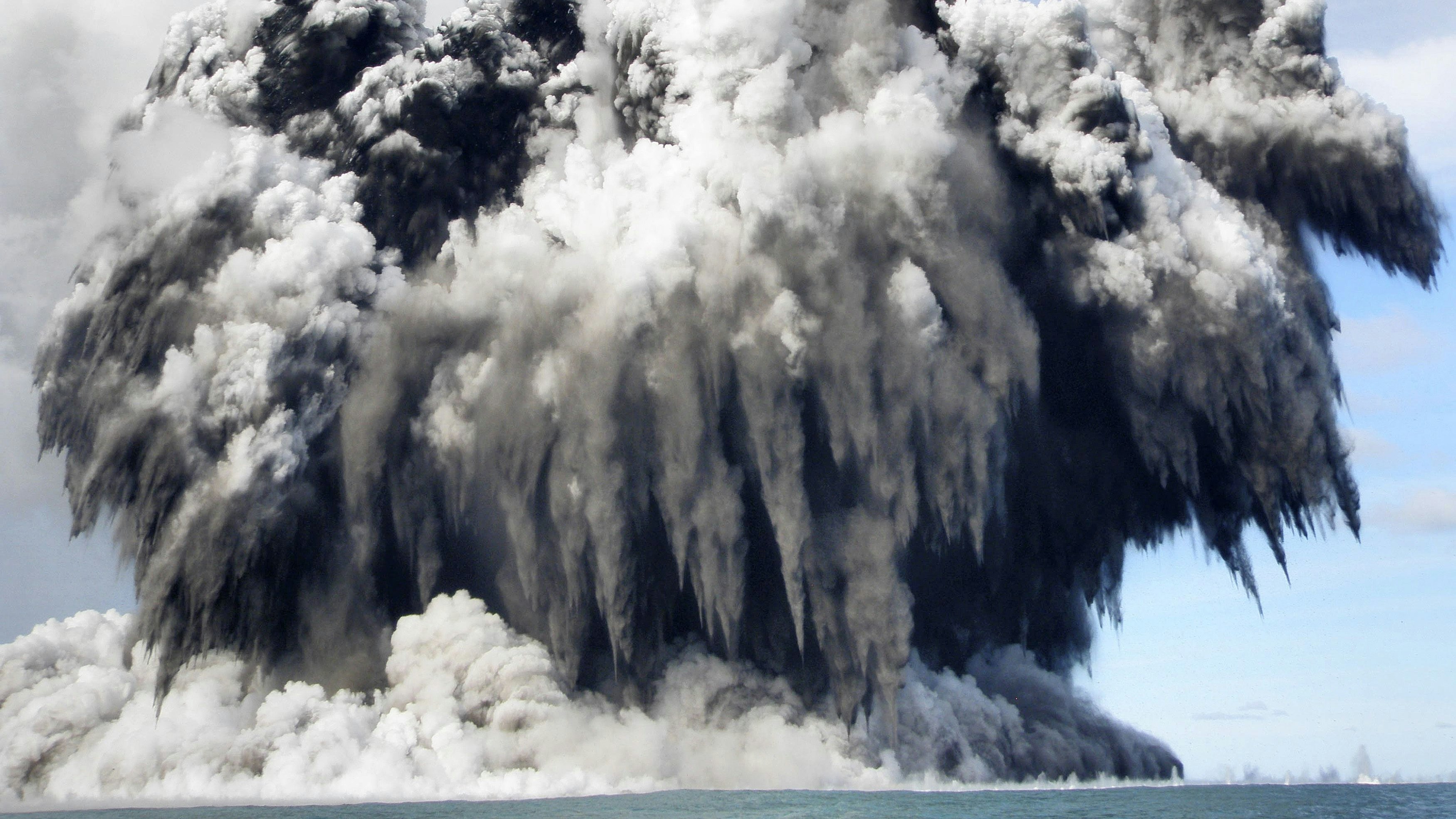 Smoke is seen after an underwater volcano erupted in Hunga Ha'apai, Tonga March 18, 2009. The eruption is only 34 nautical miles off the coast of Tonga's capital Nuku'alofa. Picture taken March 18, 2009.  REUTERS/Matangi Tonga Online/Handout  (TONGA ENVIRONMENT IMAGE OF THE DAY TOP PICTURE)