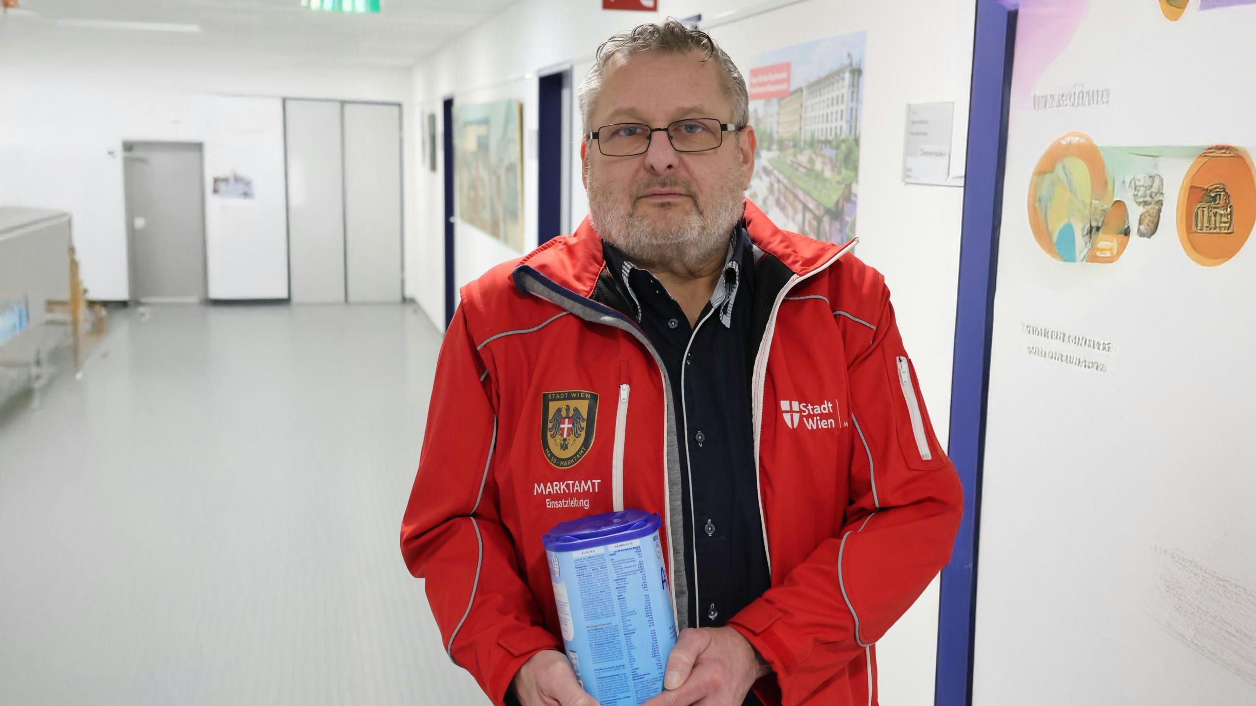 Marktamt-Chef Andreas Kutheil warnt vor belasteter Babynahrung – mehrere Produkte wurden positiv auf Giftstoffe getestet.