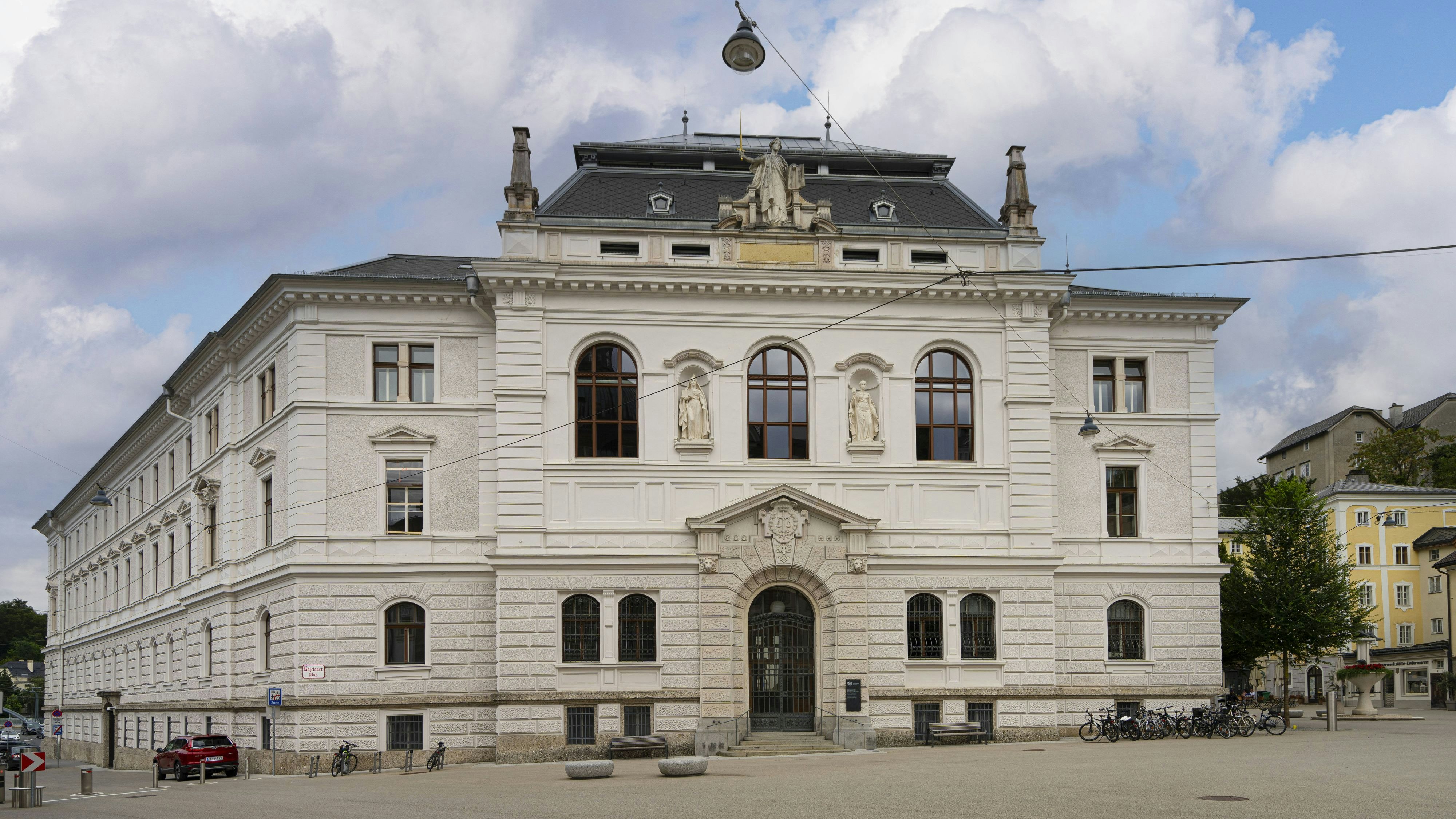 Heute.at - Millionen-Kreditbetrug: Haftstrafen für Bankmitarbeiter