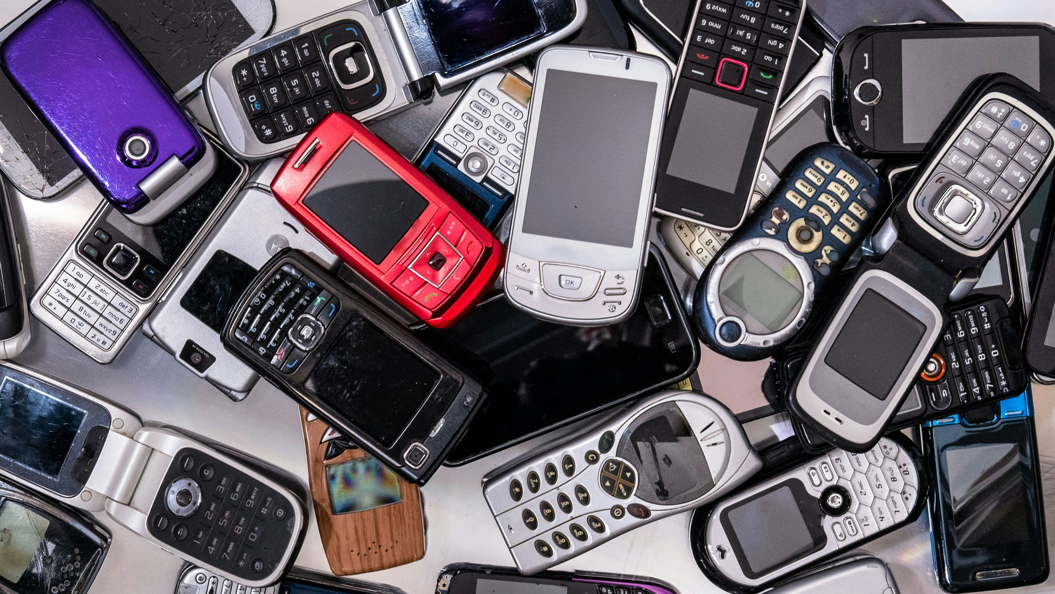 Alte Mobiltelefone werden jetzt für ein Vermögen weiterverkauft...