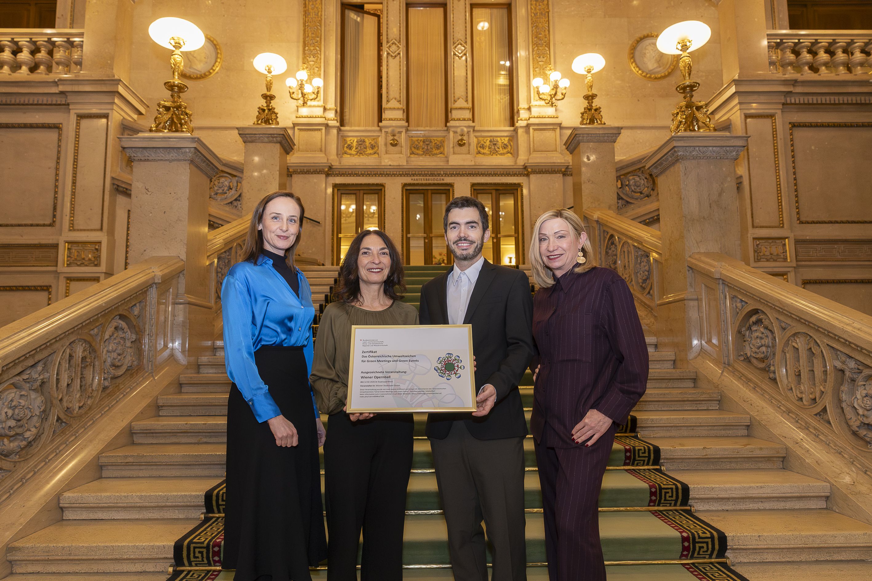 Heute.at - Opernball tanzt jetzt grün – sogar die Würstel sind bio