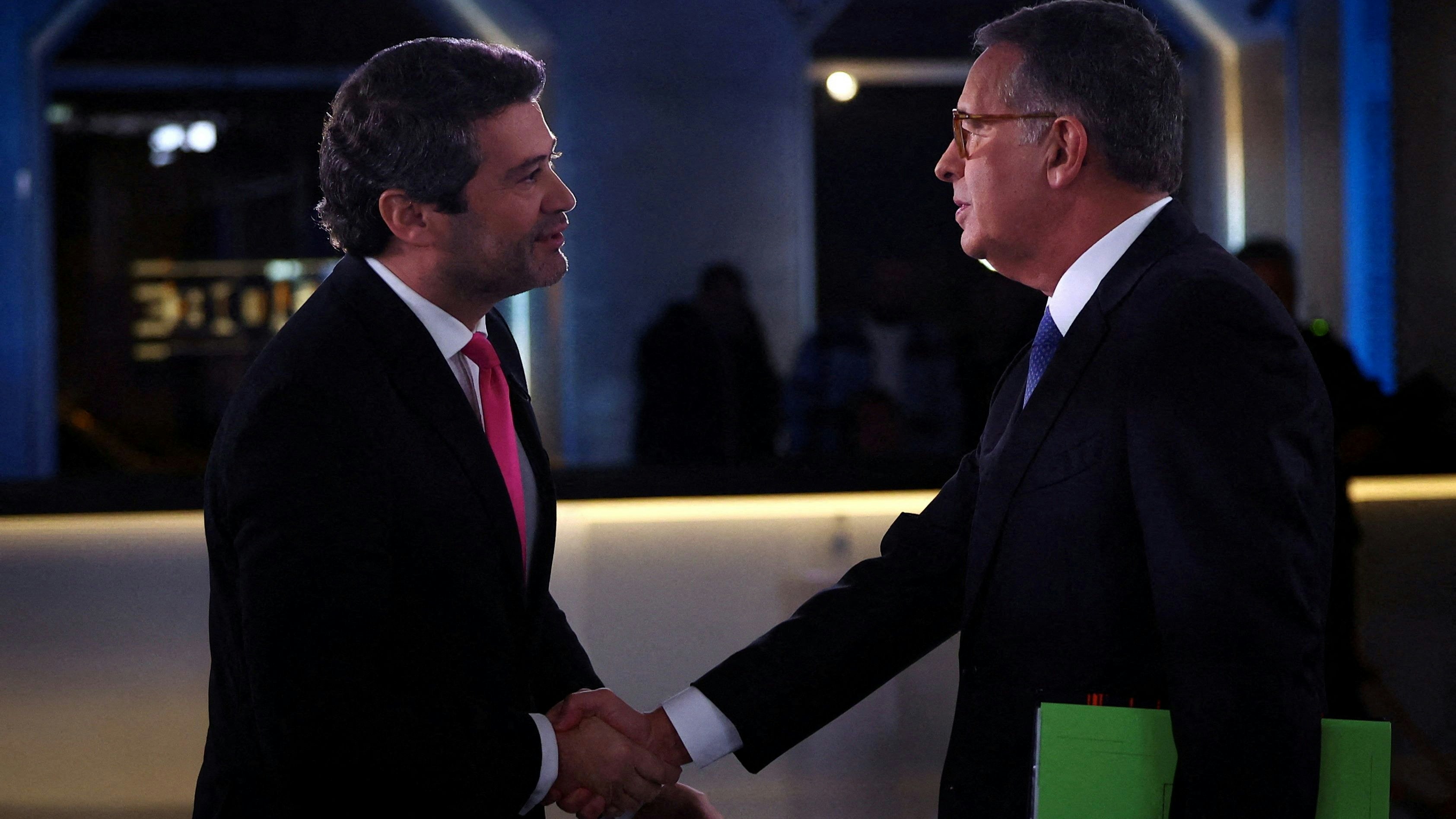 Rechtspolitiker Andre Ventura (links) werden in der Stichwahl gegen den moderaten Antonio Jose Seguro nur geringe Chancen eingeräumt.