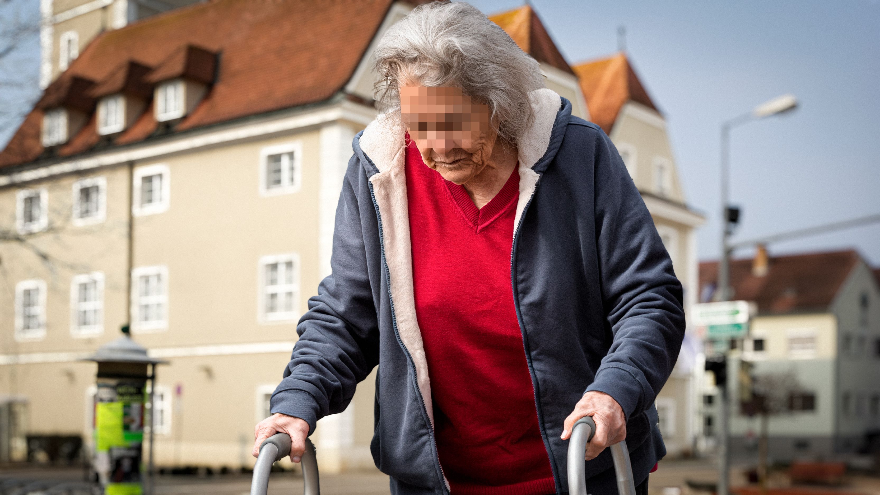 Monika S. berichtet von langen Wartezeiten beim Orthopäden in Gänserndorf (NÖ).