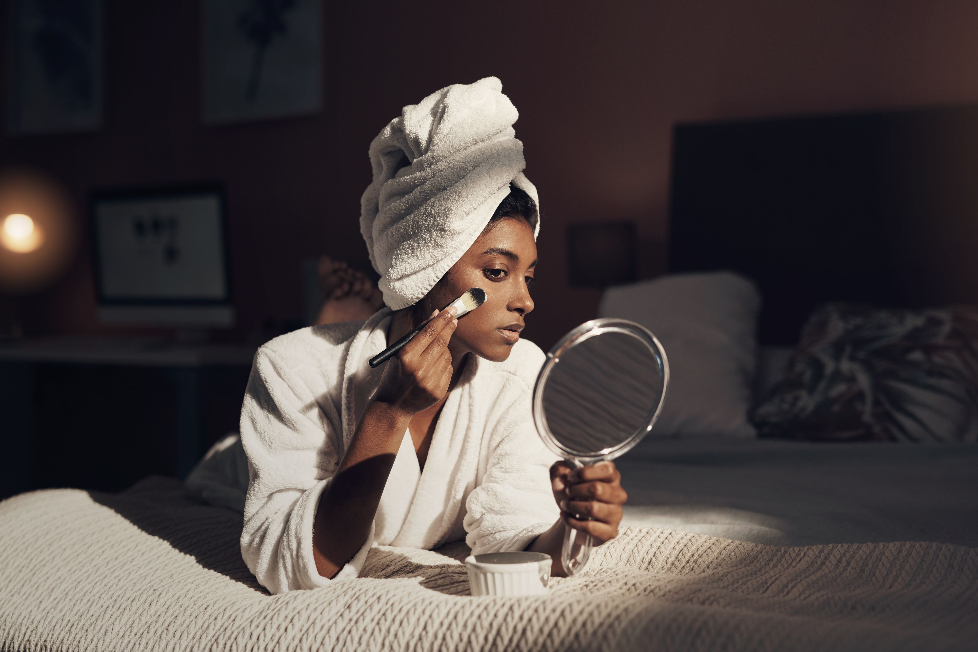 Heute.at - Ist Make-up wirklich schlecht für die Haut?