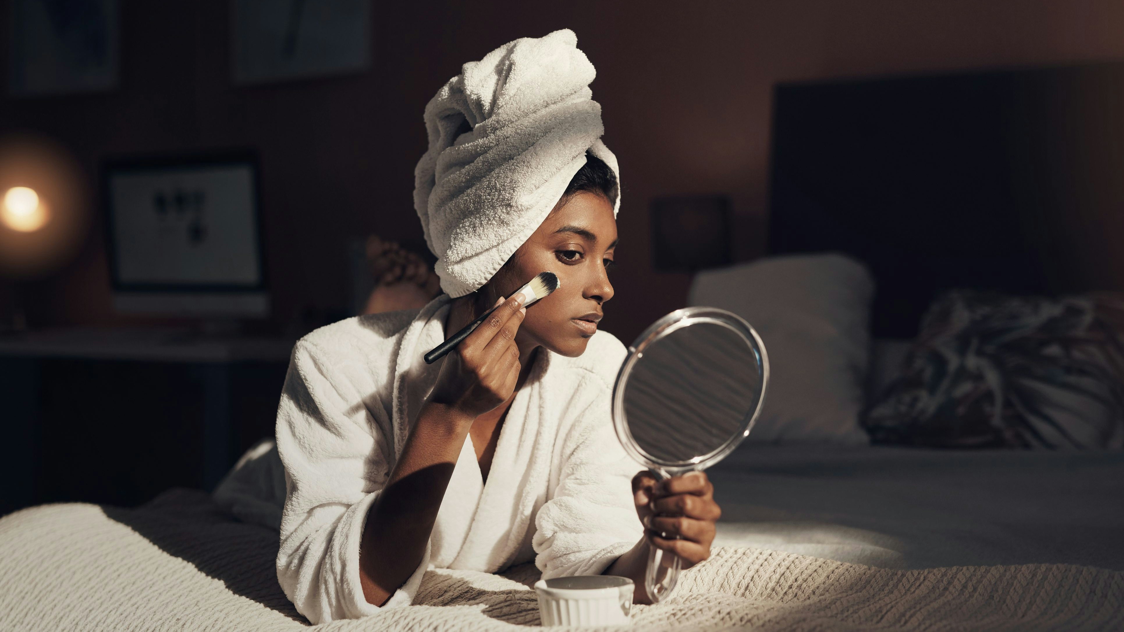 Heute.at - Ist Make-up wirklich schlecht für die Haut?