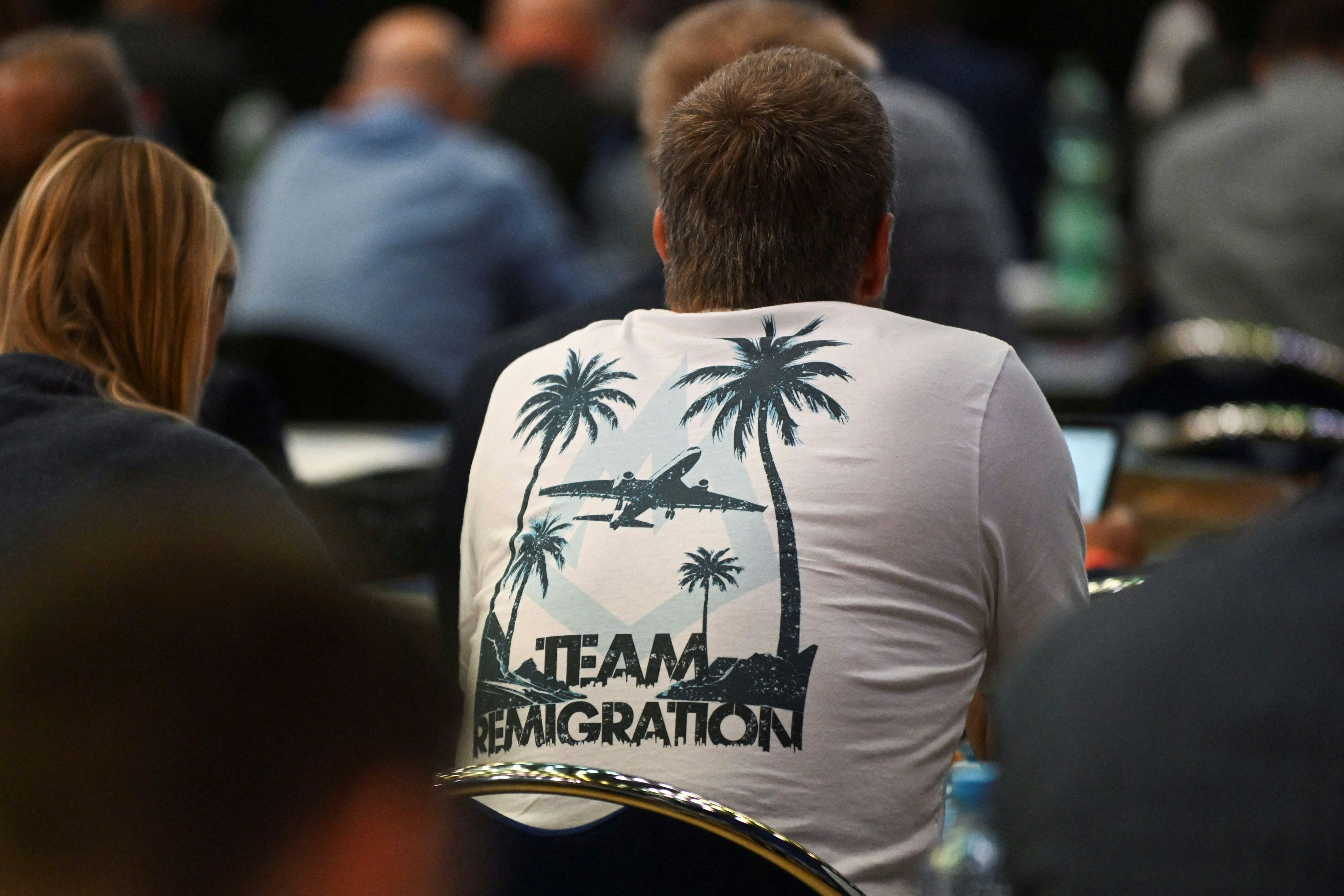 Ein Delegierter auf einer AfD-Veranstaltung 2024 in Essen, Deutschland 