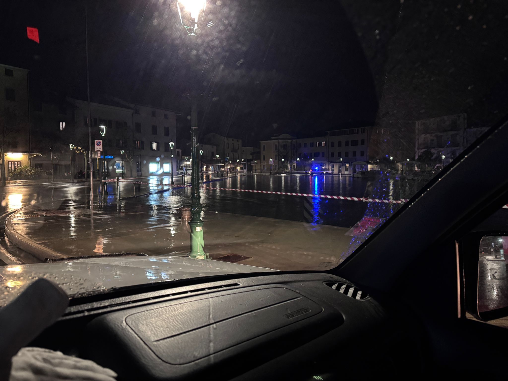 Heute.at - 145 Zentimeter! Hochwasser-Chaos an Adria