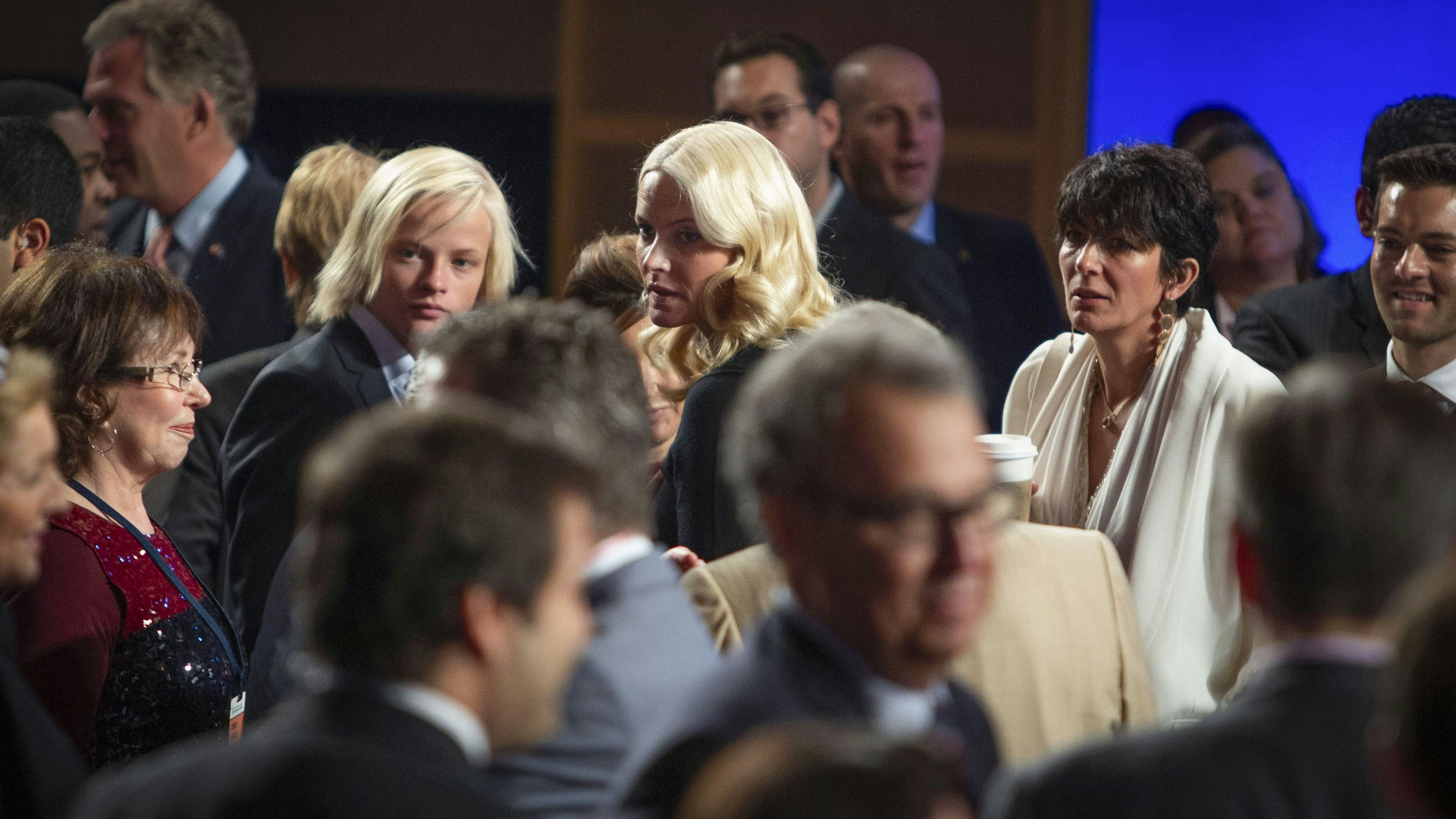 Marius Borg Hoiby (inksl), Kronprinzessin Mette-Marit and Ghislaine Maxwell in New York.