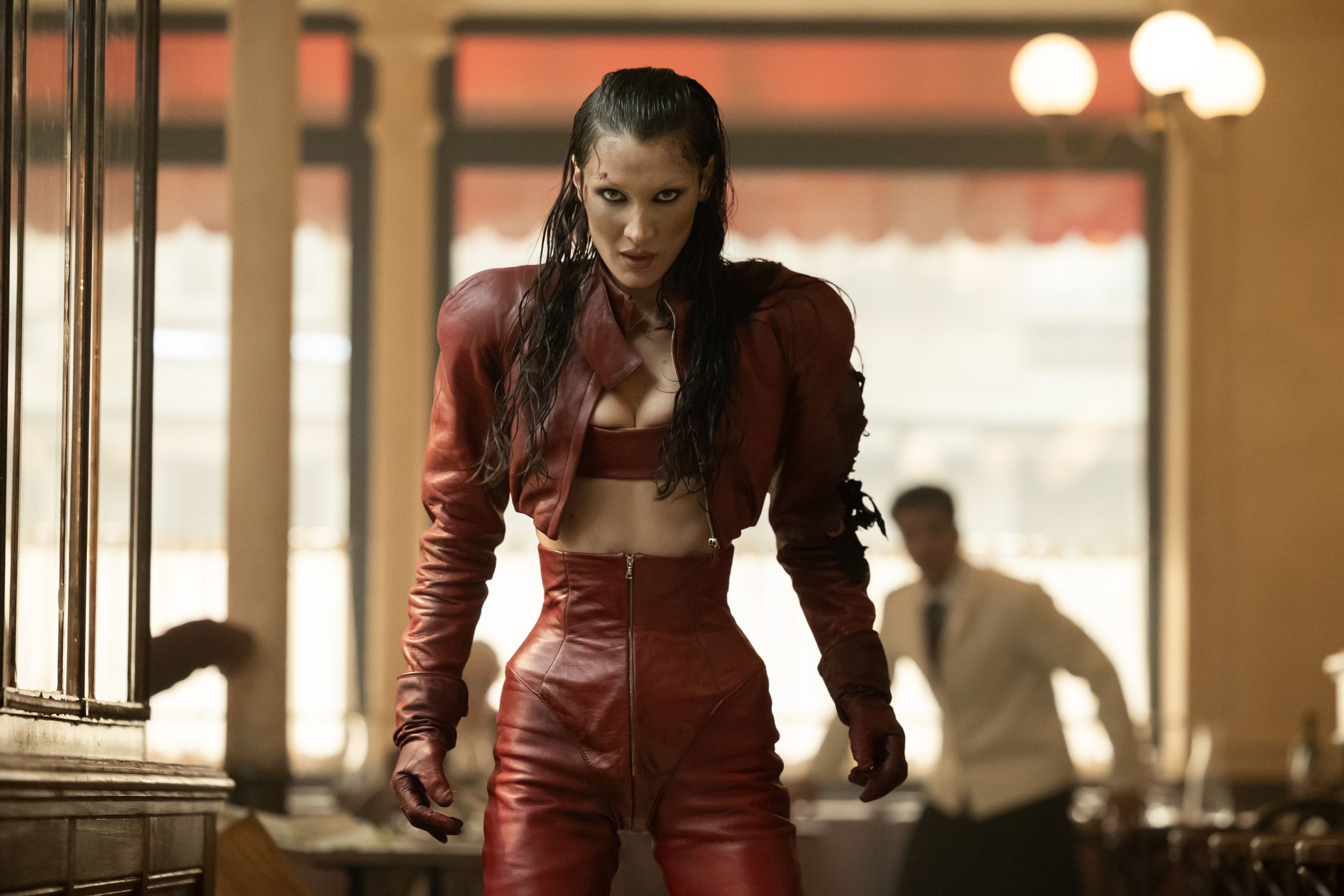 Heute.at - Wieso dieses Model auf Laufsteg zu randalieren begann