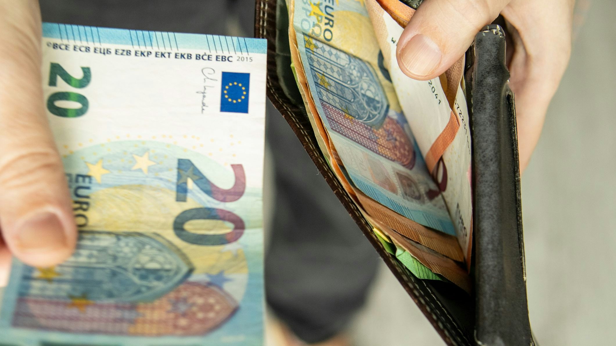 Heute.at - Notgroschen: So viel Bargeld solltest du daheim haben