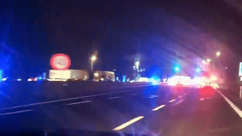 Beängstigende Szenen spielten sich am Freitagabend auf der Südautobahn bei Wien ab. Nun spricht die Polizei über die Vorfälle und den Einsatz.