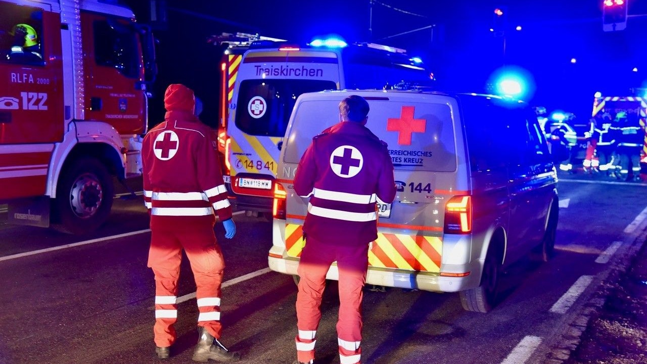 Heute.at - Hooligans stürmen A2 – jetzt spricht die Polizei