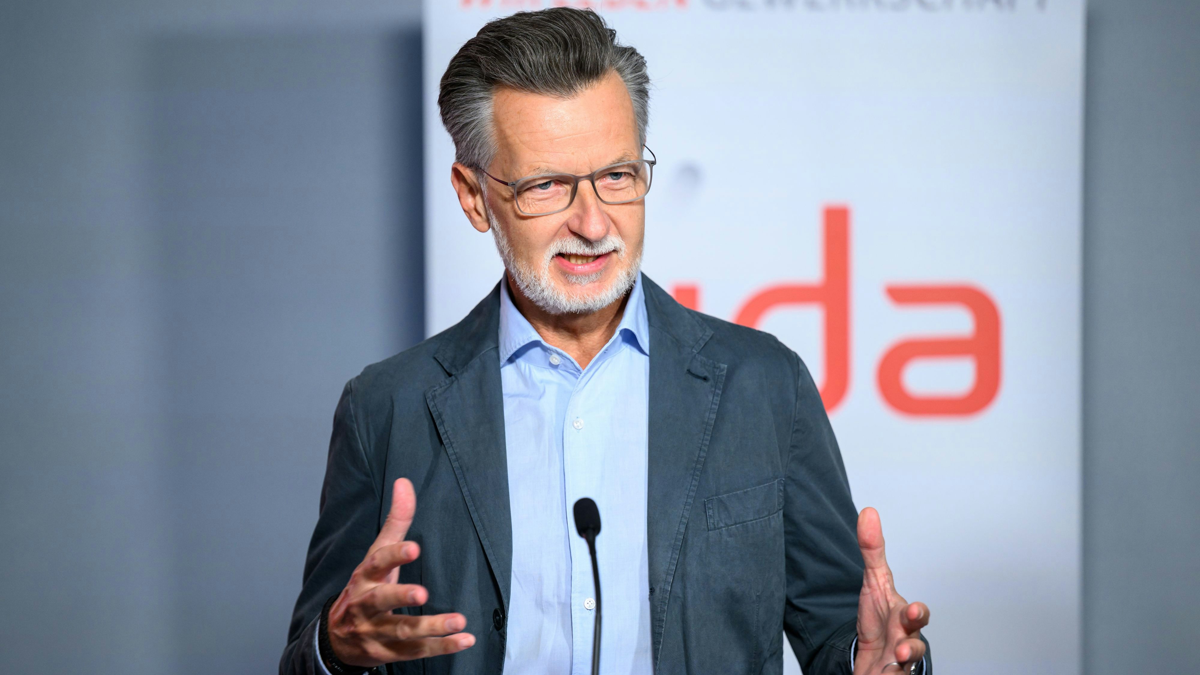 vida-Boss Roman Hebenstreit: "Was uns hier als Erfolg verkauft wird, ist in Wahrheit ein System, das von massiven Fehlentwicklungen, moralischer Schieflage und fiskalischer Malversation geprägt ist."