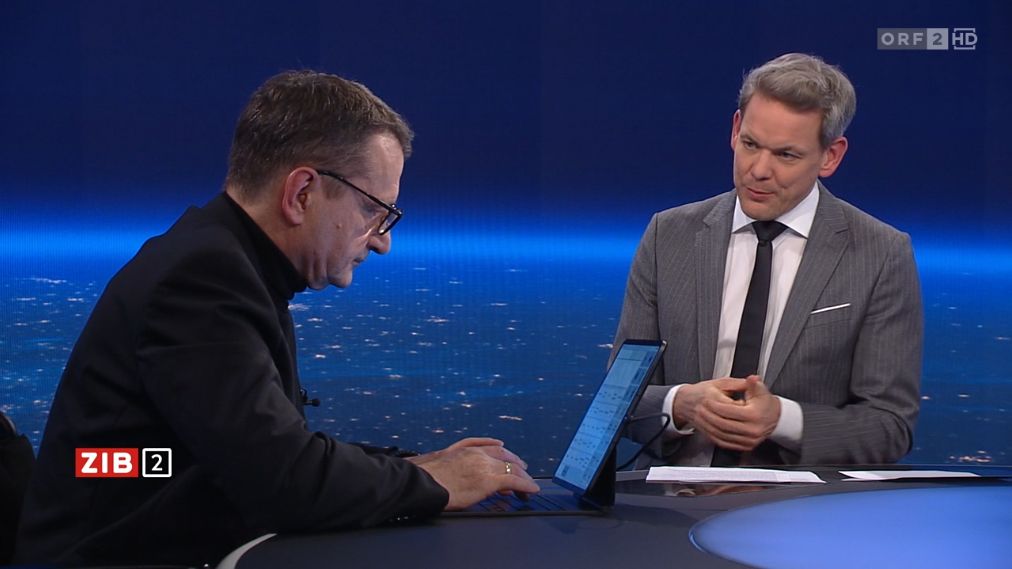 Klaus Fürlinger spricht mit KI-Stimme mit Martin Thür im Studio der ZIB2 am 8. Feber 2026.