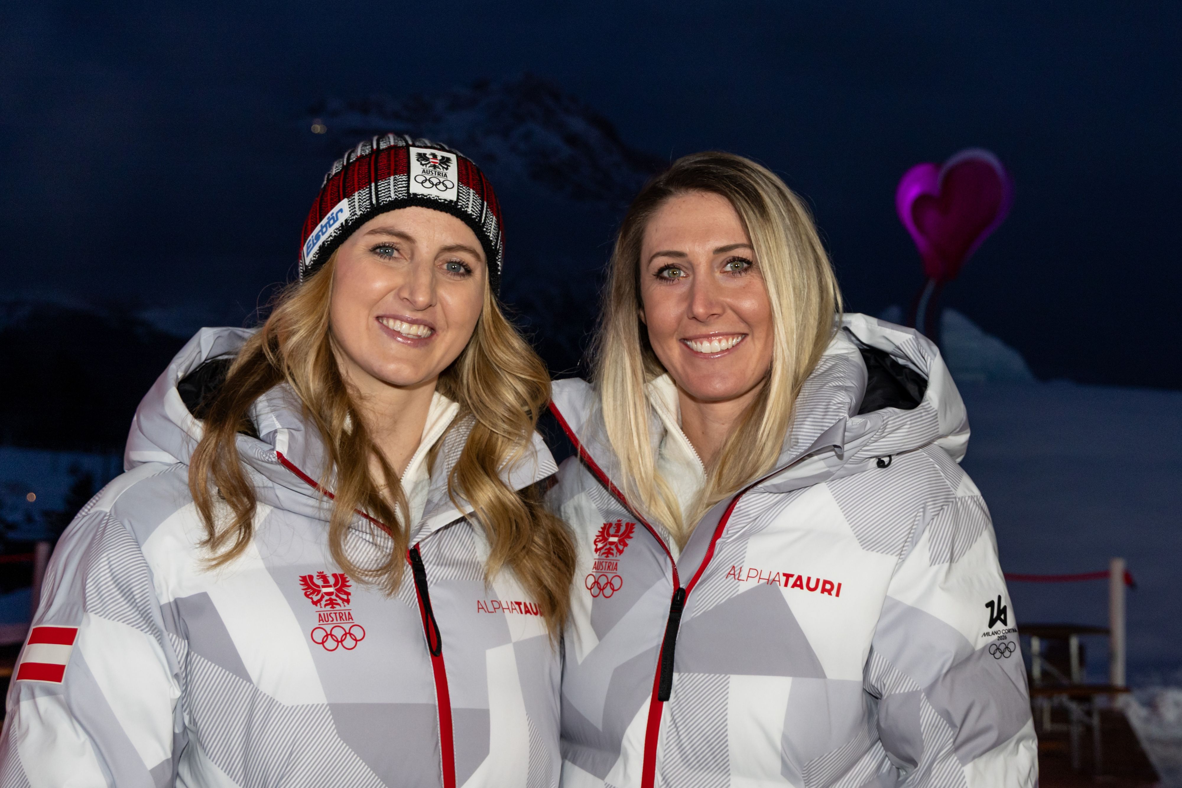 Nina Ortlieb (l.) fährt mit Katharina Gallhuber, Cornelia Huetter (r.) mit Katharina Truppe.