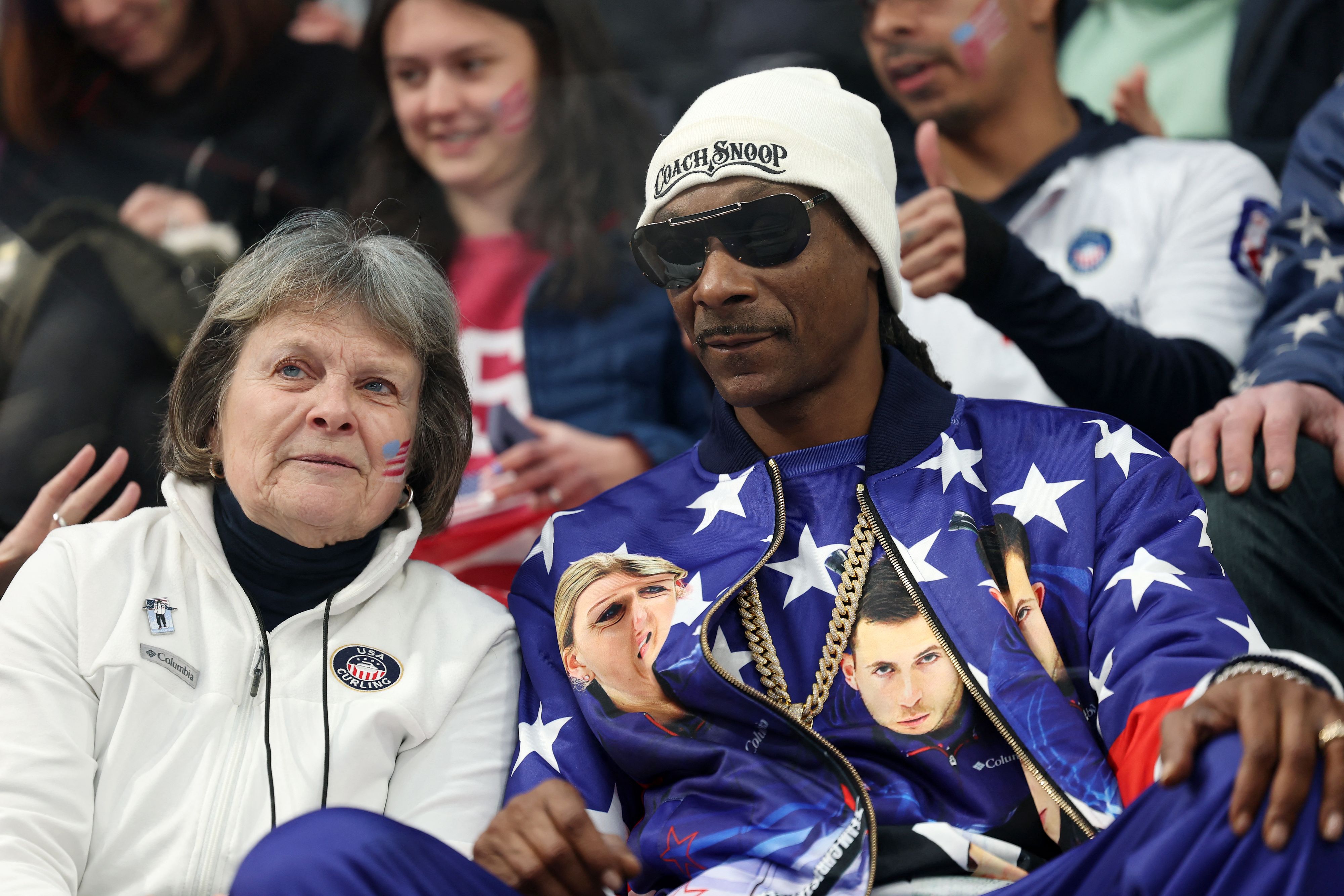 Snoop Dogg wurde offiziell zum Ehren-Trainer des US-Olympiateams ernannt. Hier beim Curling Mixed-Doppel der Vereinigten Staaten von Amerika gegen Kanada.