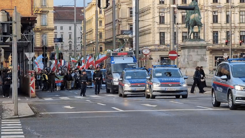 Kein Durchkommen! Iran-Demo legt Wiener City lahm.