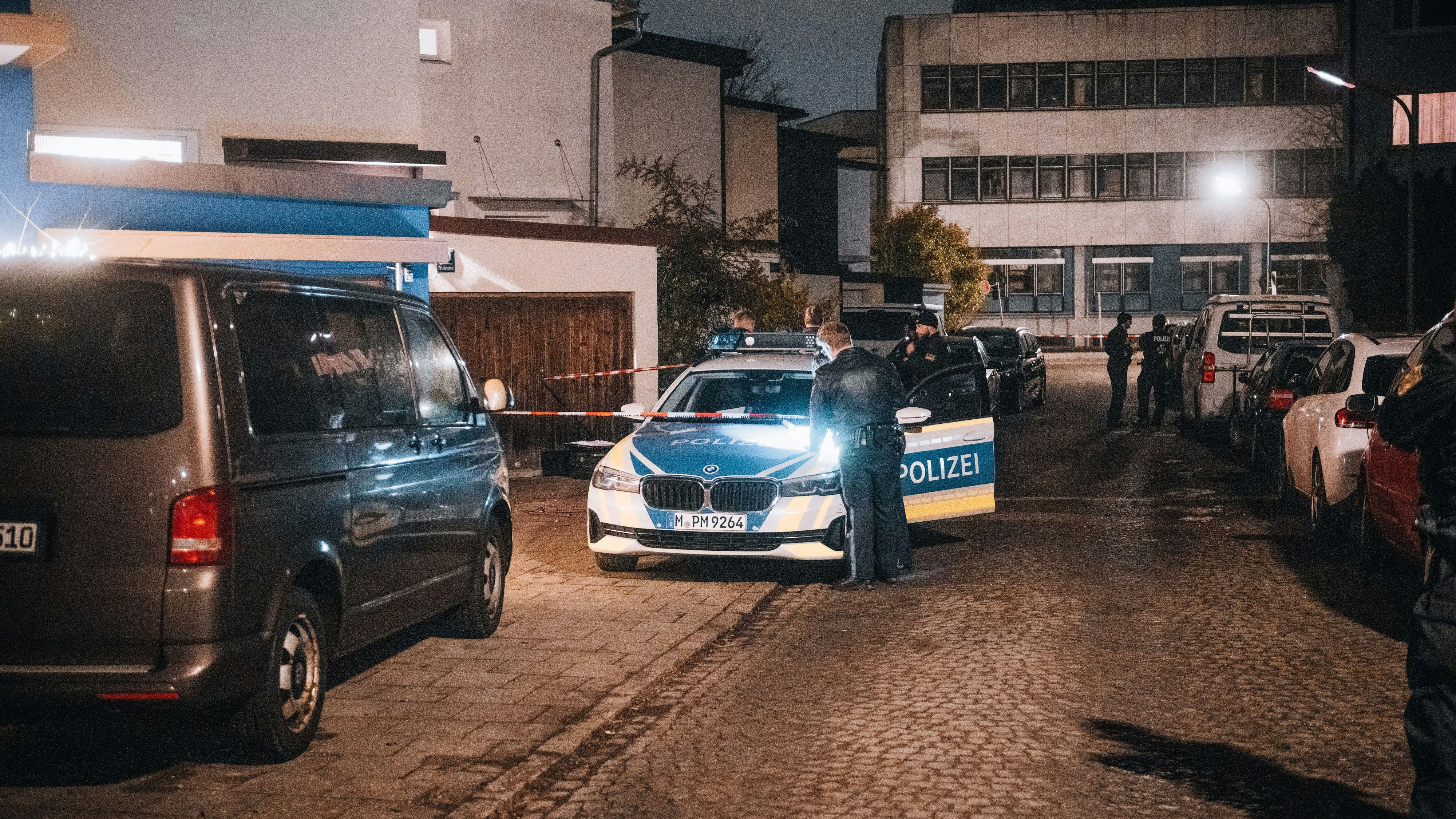 Heute.at - Mord-Alarm! Frau direkt vor Wohnungstür getötet