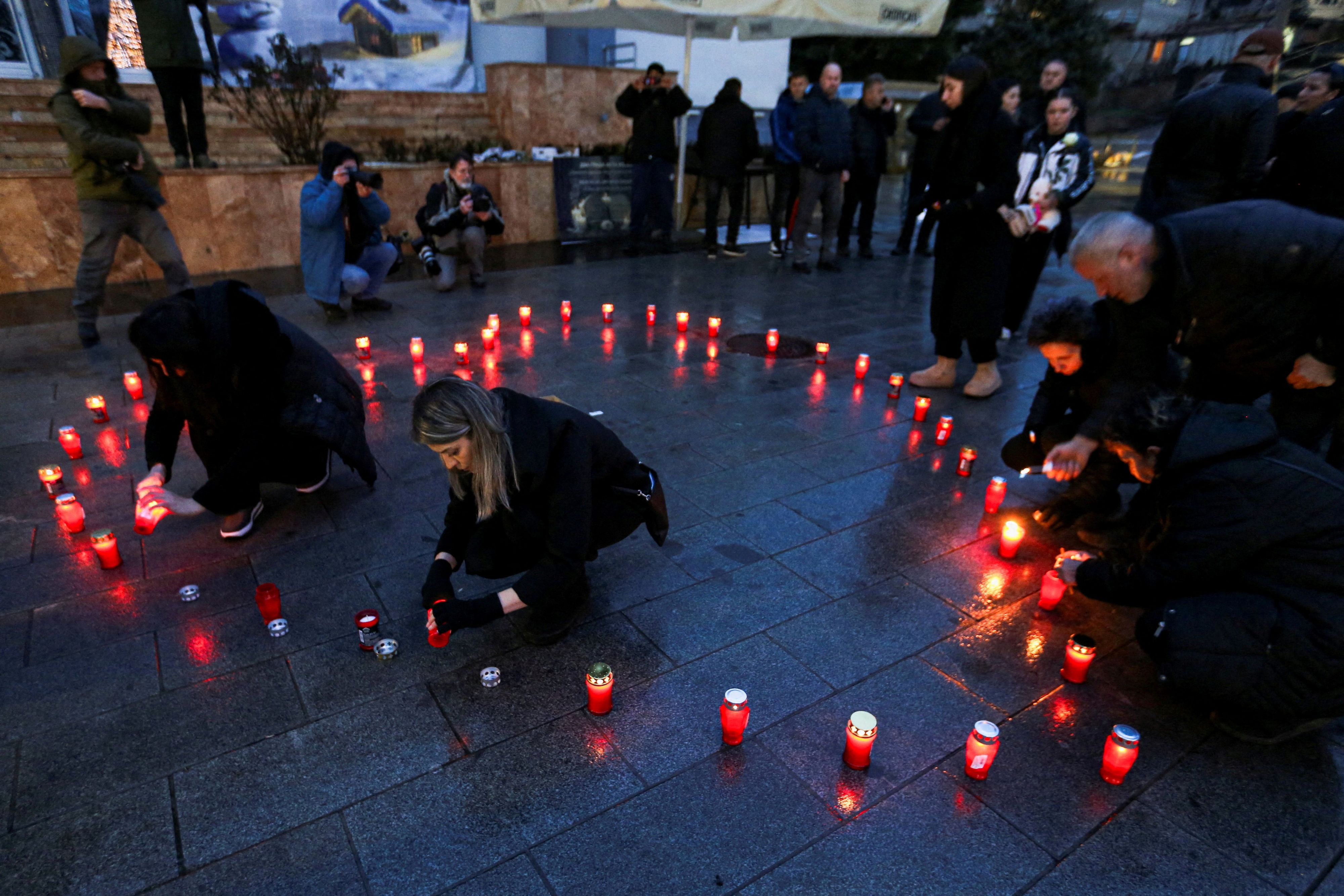 In Crans-Montana geriet eine Gedenkstätte in Brand. 