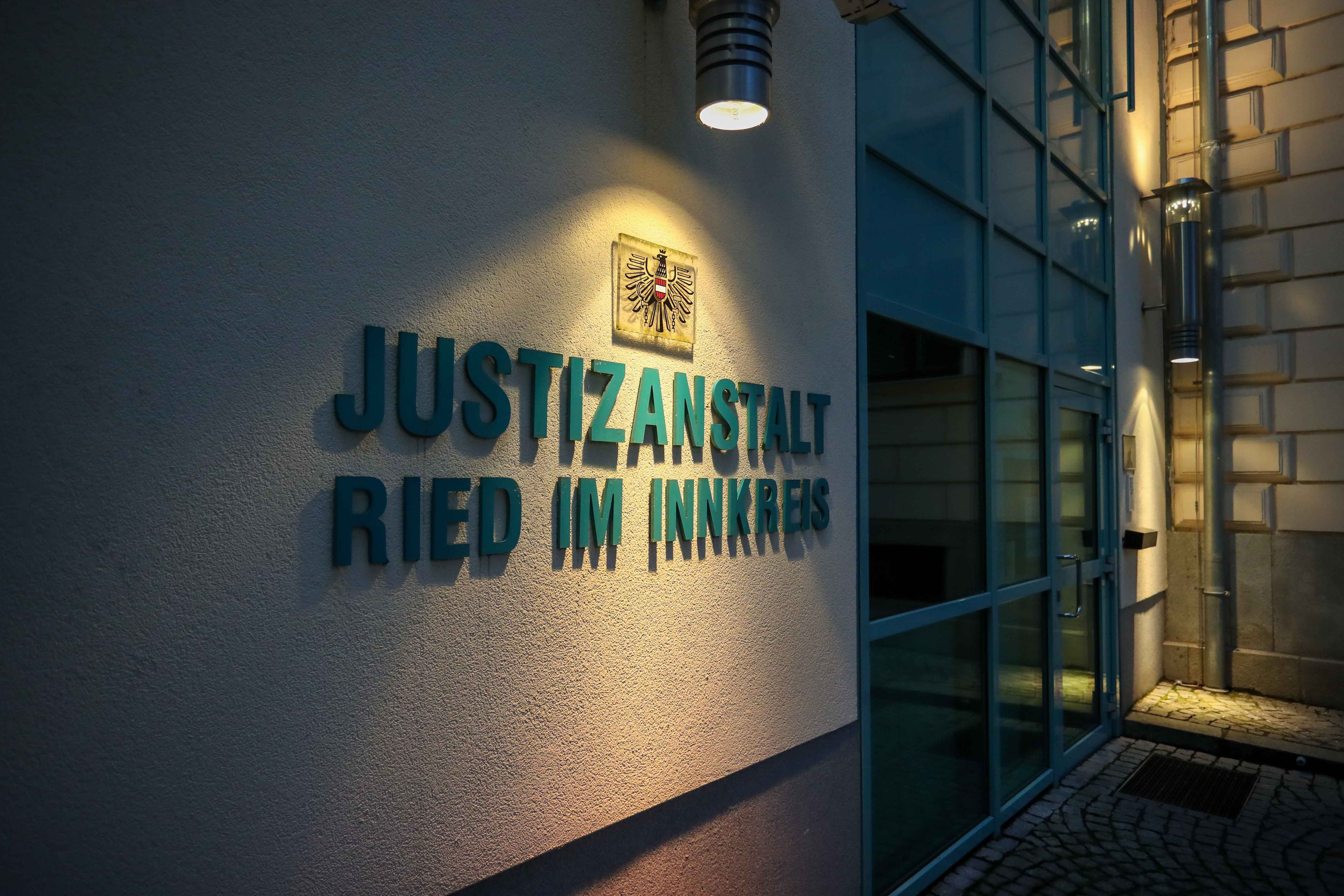 Der 33-Jährige wurde nach seiner Flucht in die Justizanstalt Ried im Innkreis eingeliefert.