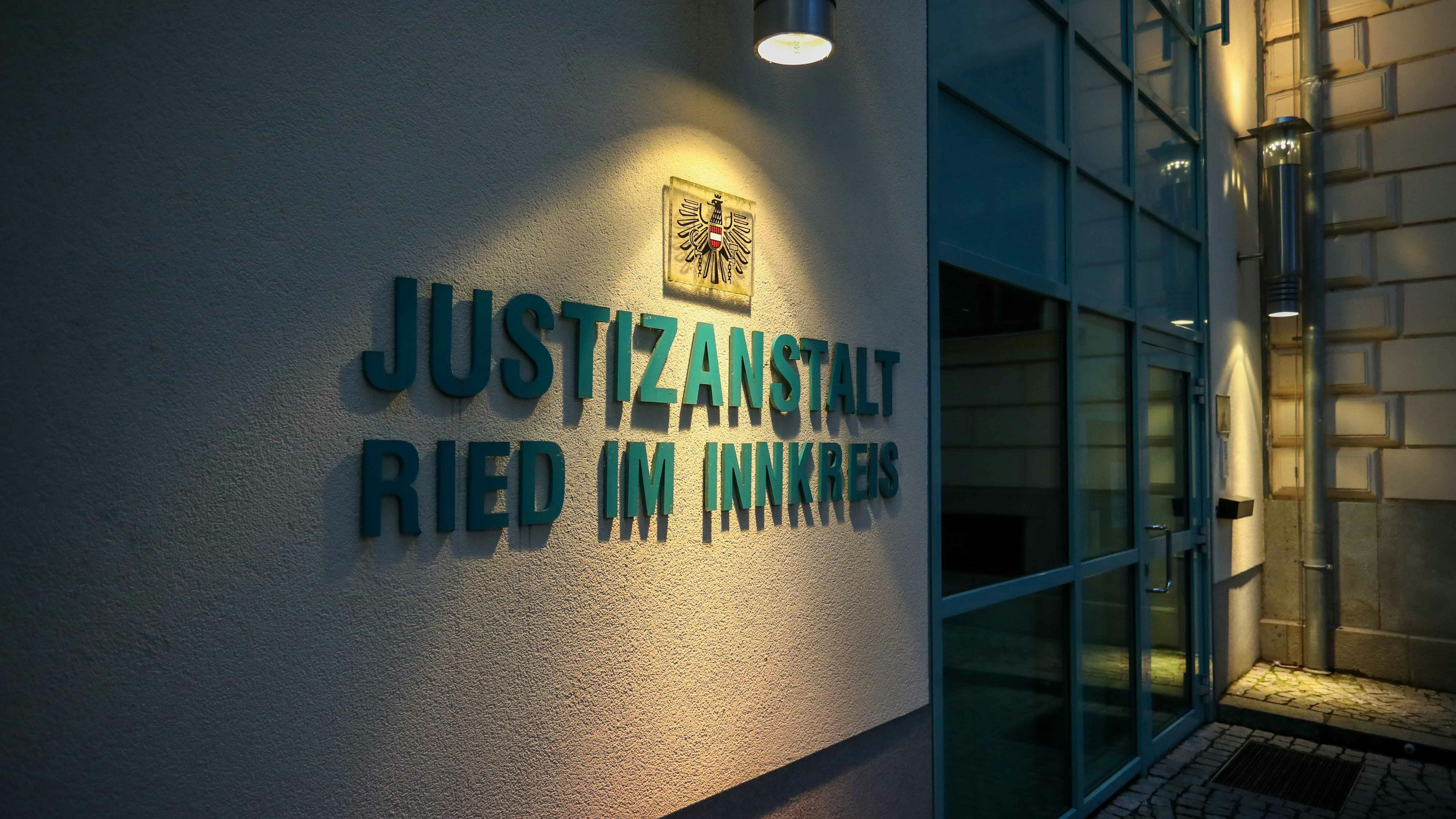 Der 33-Jährige wurde nach seiner Flucht in die Justizanstalt Ried im Innkreis eingeliefert.
